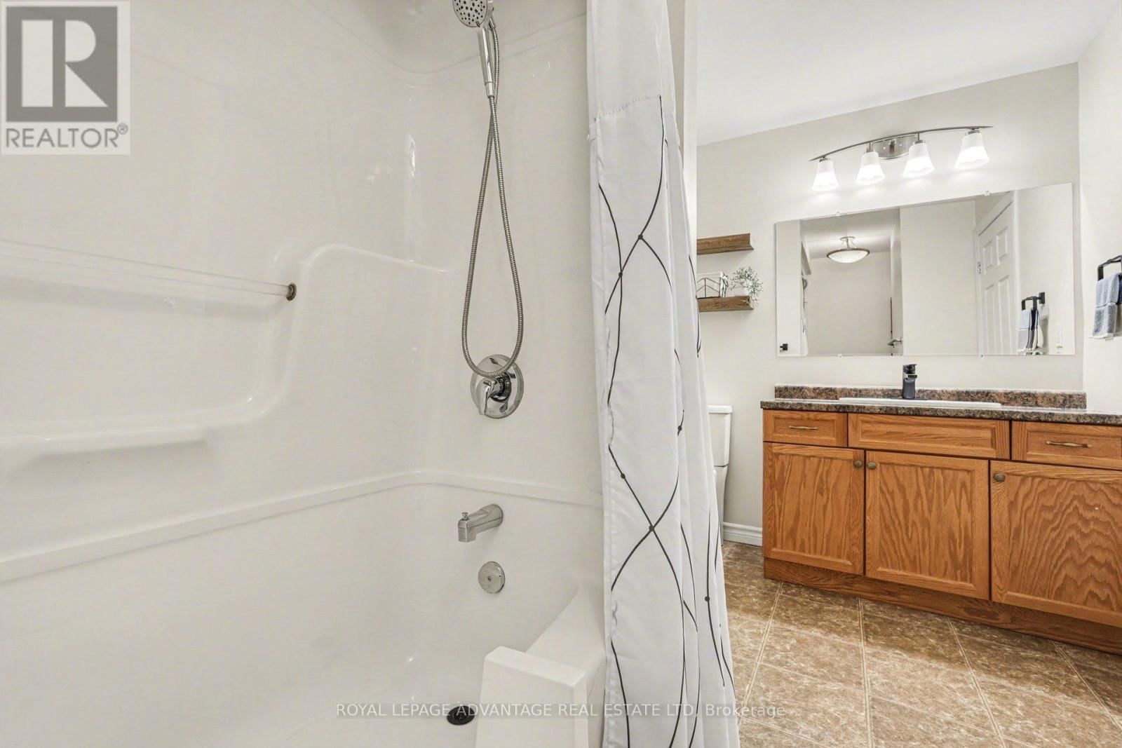 204 - 22 WELLAND STREET Image 14