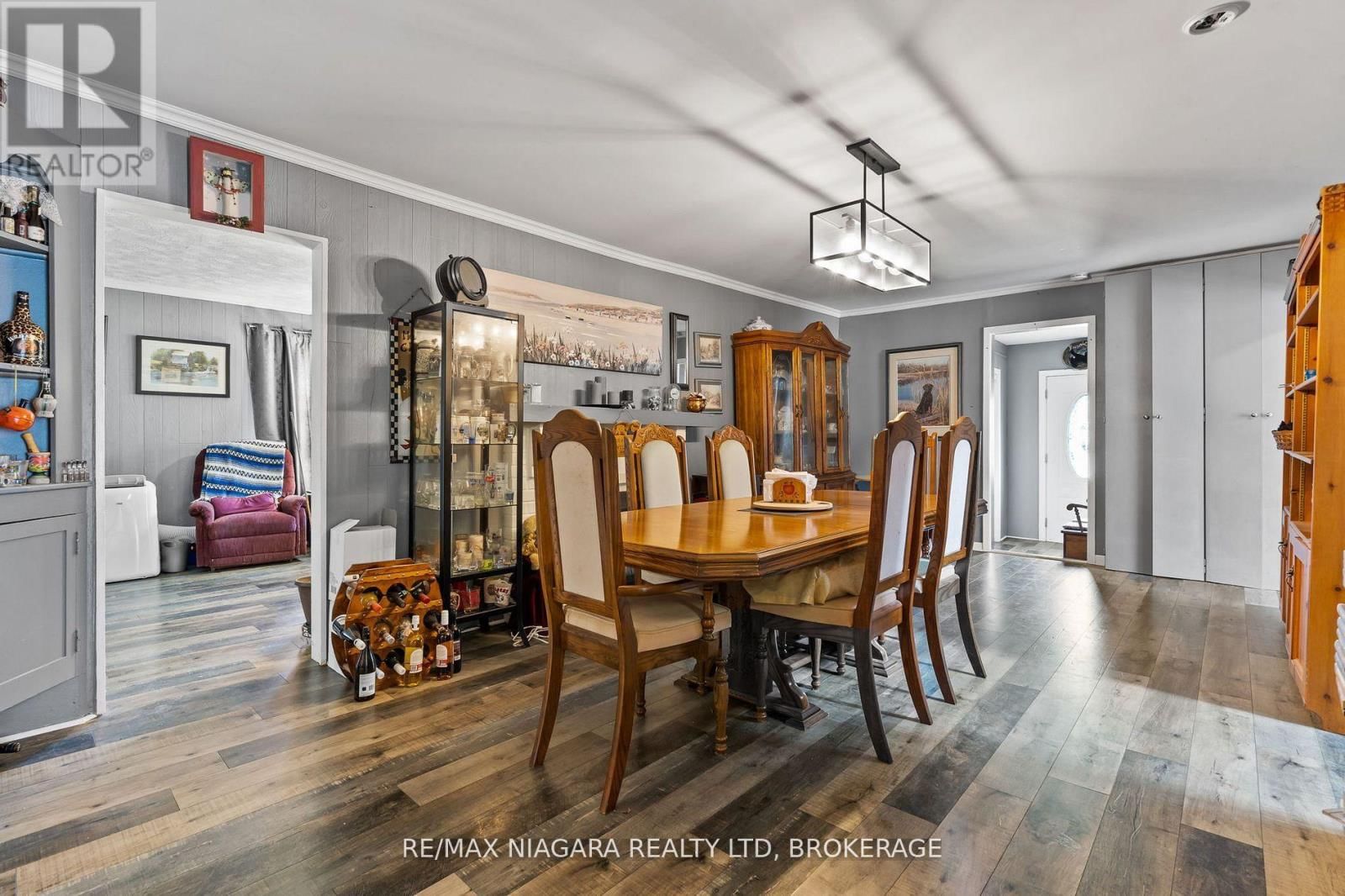 549 FERNDALE AVENUE Image 10