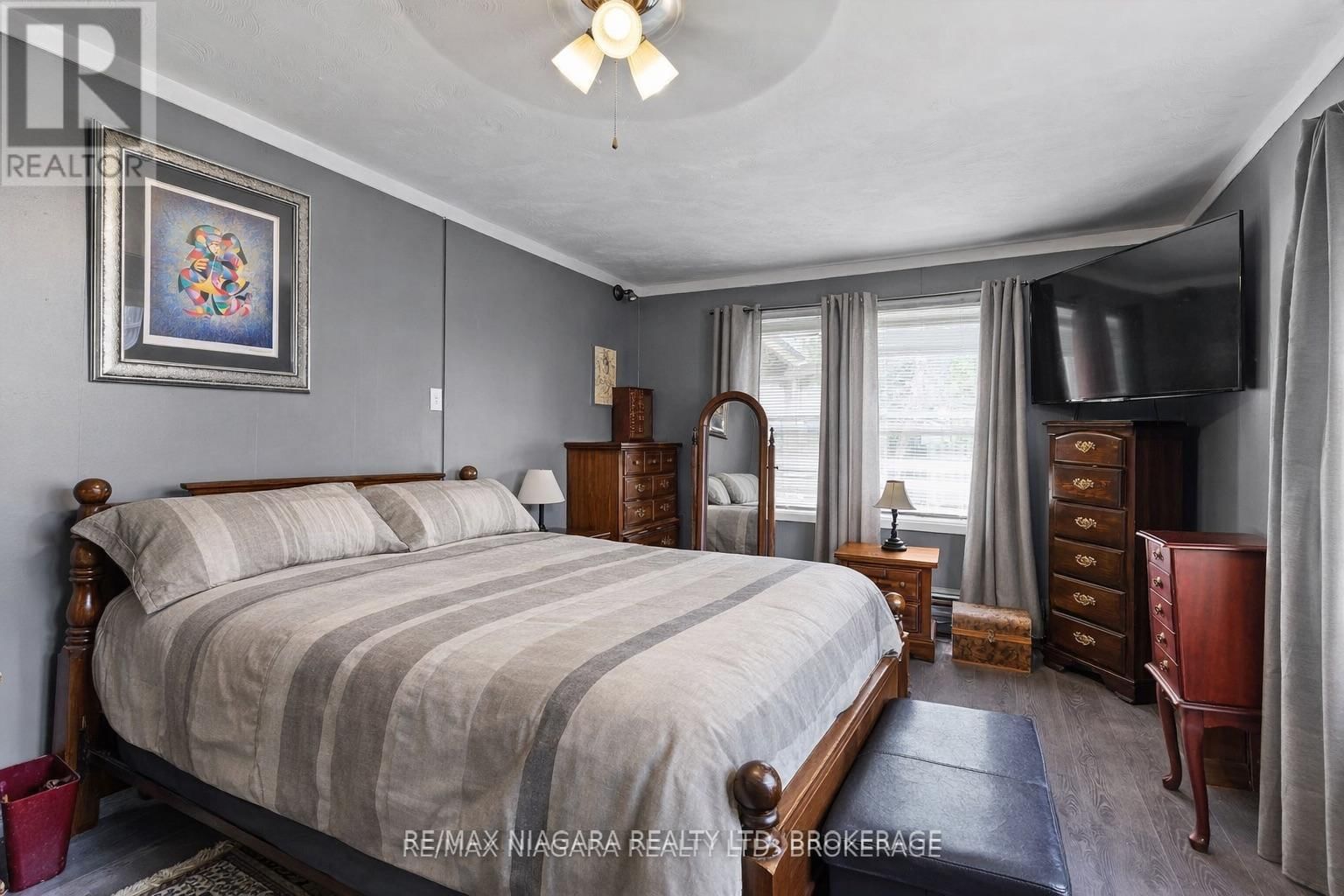 549 FERNDALE AVENUE Image 15