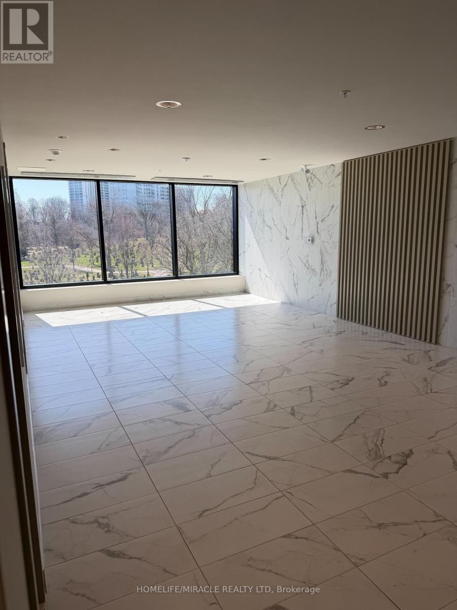 410 - 107 ROGER STREET Image 13