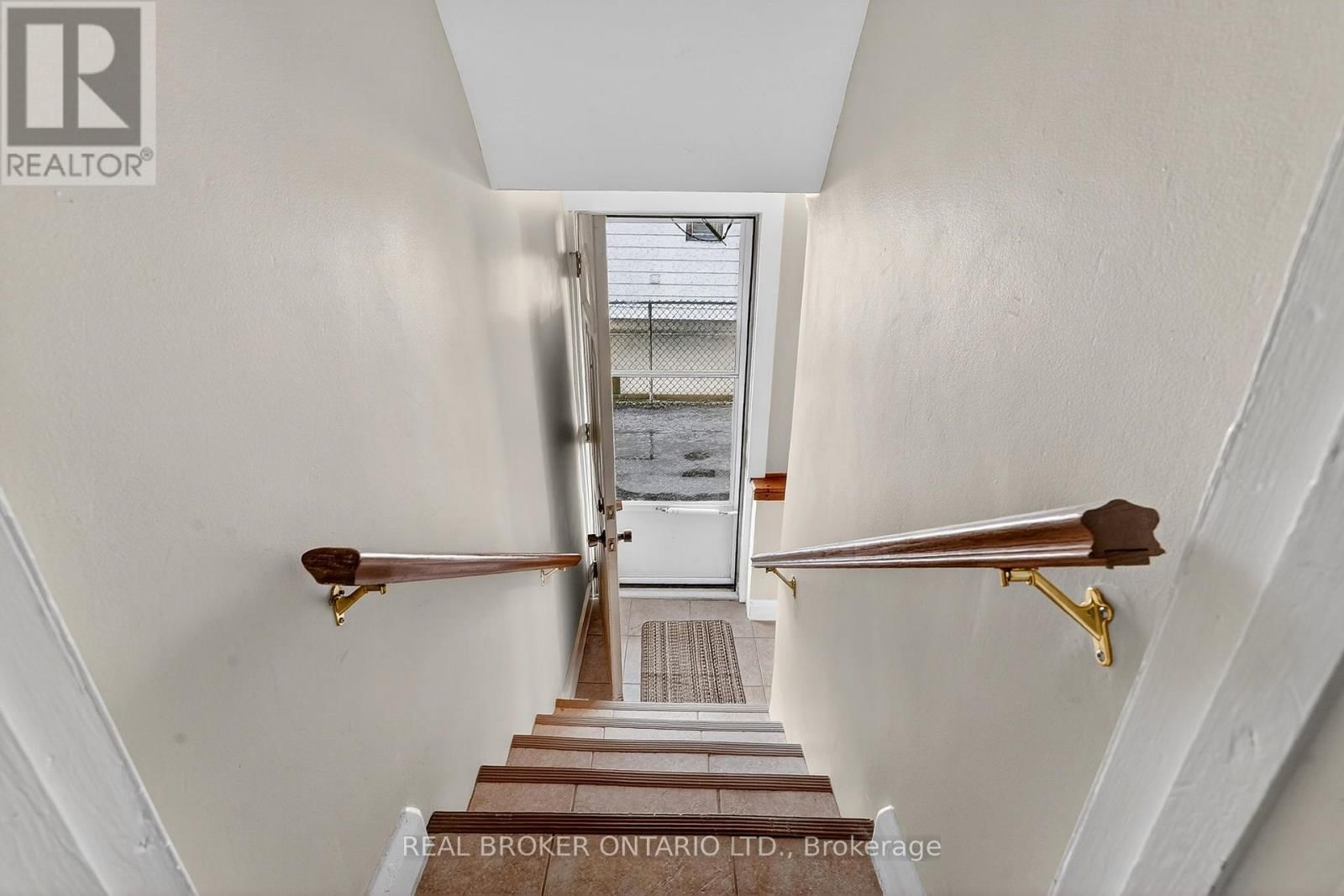 379 TALBOT STREET Image 17