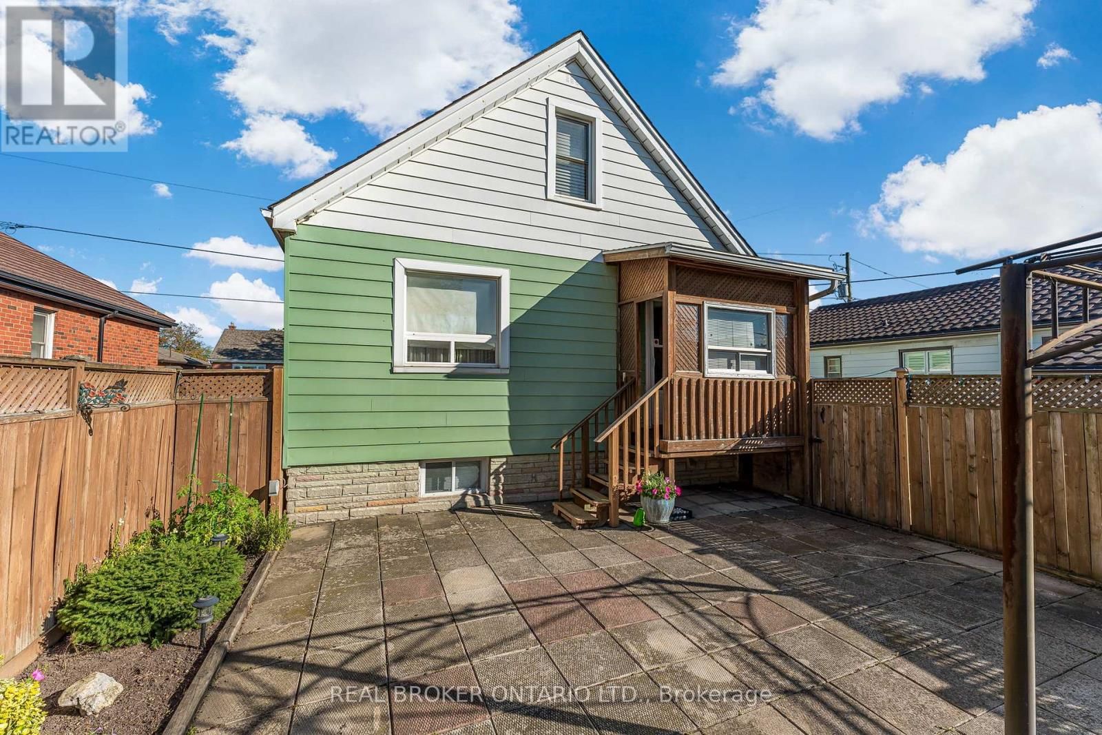 379 TALBOT STREET Image 24