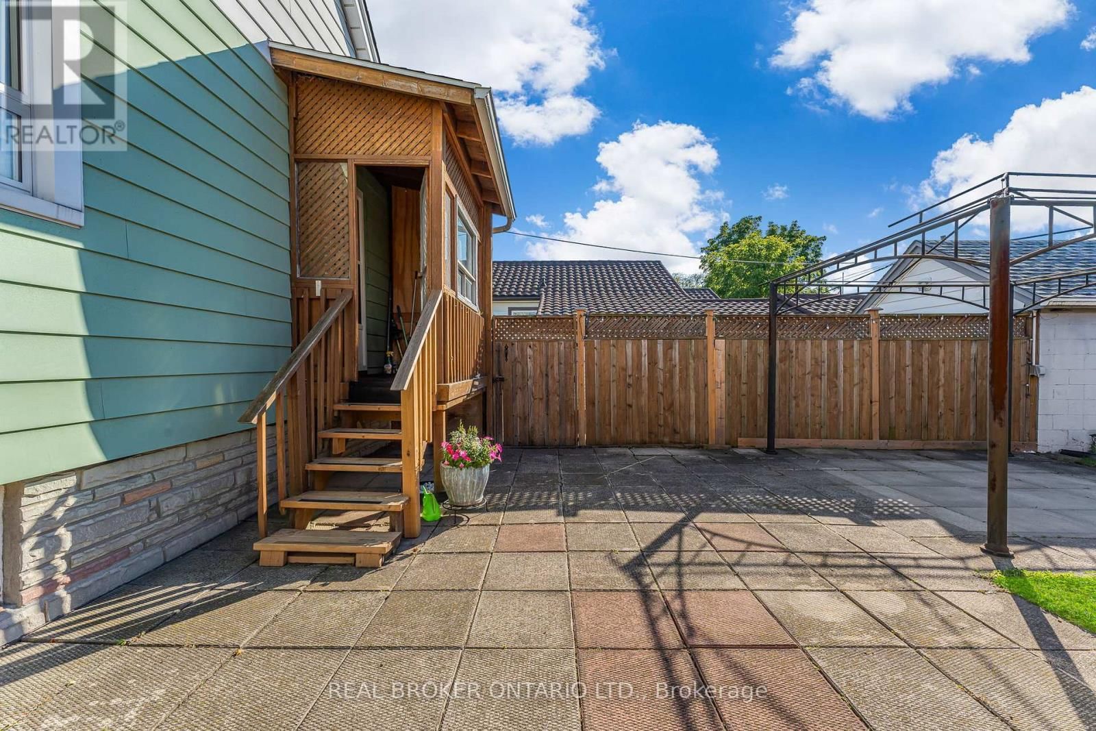 379 TALBOT STREET Image 25