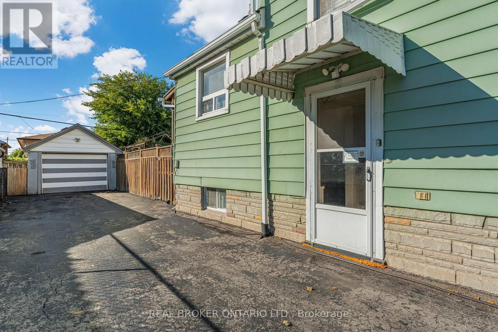 379 TALBOT STREET Image 30