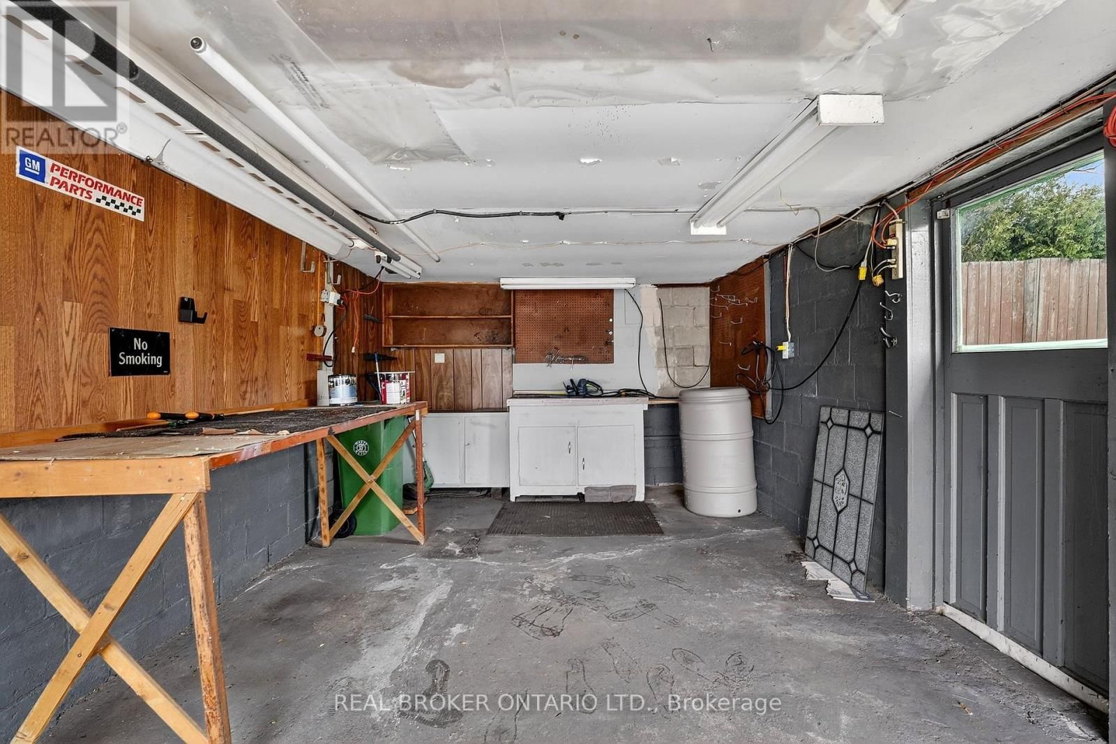 379 TALBOT STREET Image 32