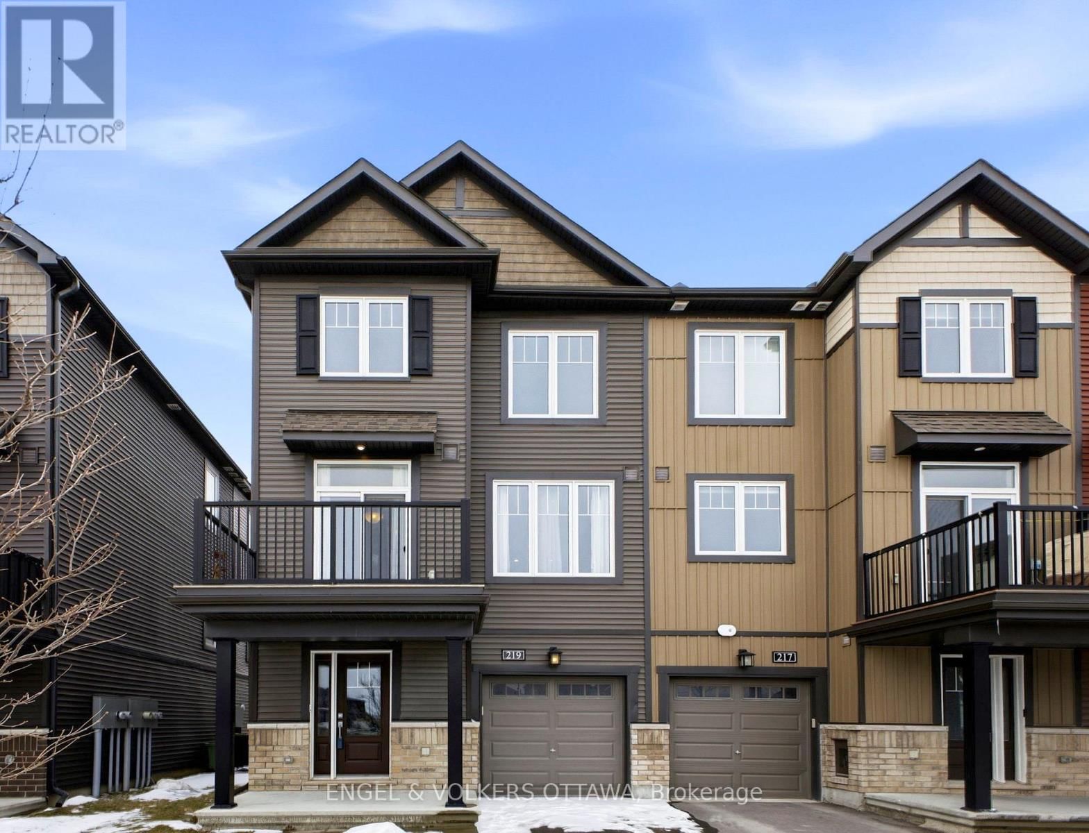 219 LIEBE TERRACE Image 1