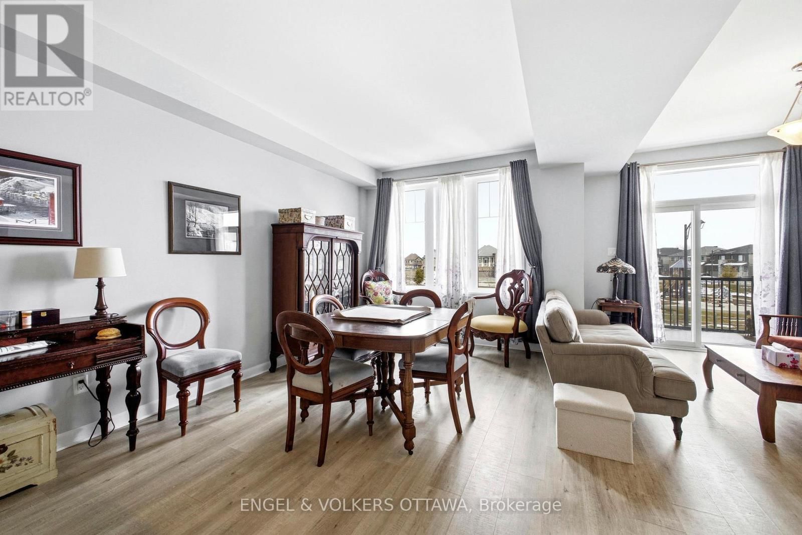 219 LIEBE TERRACE Image 11