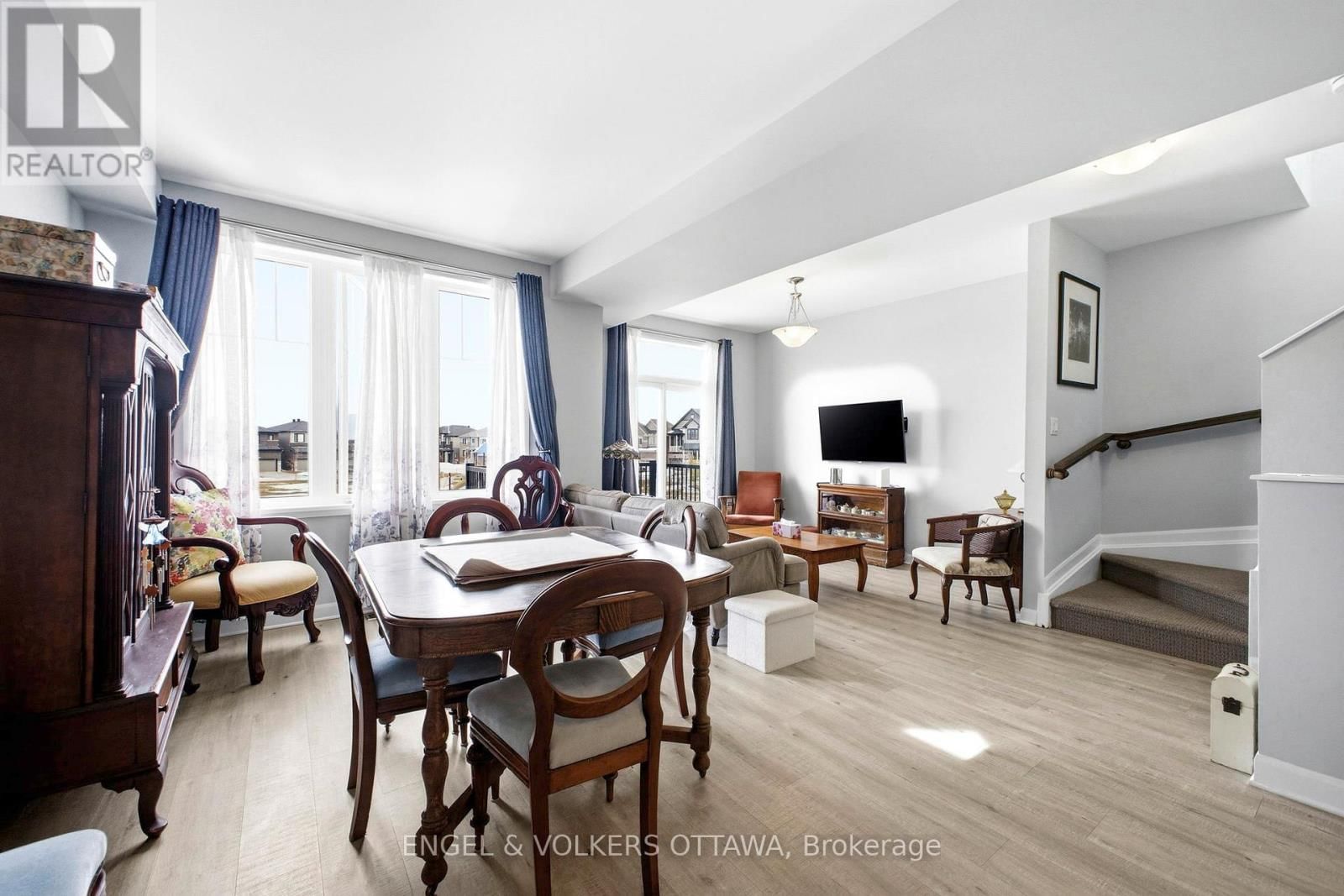 219 LIEBE TERRACE Image 12