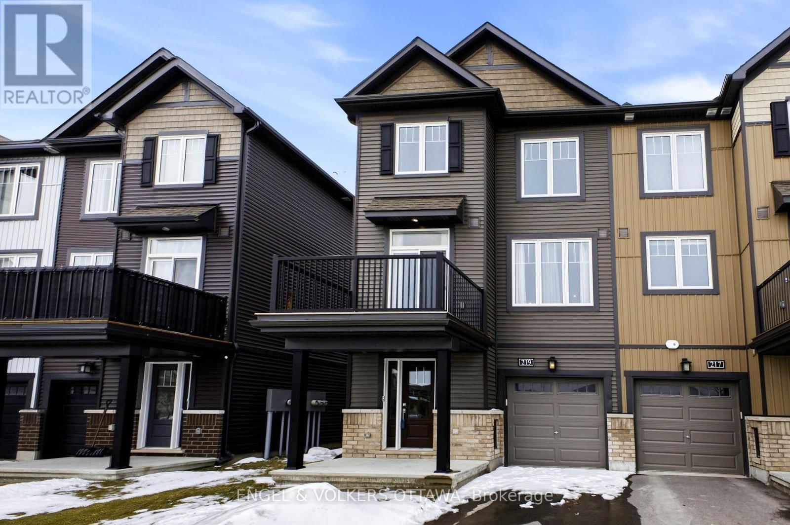 219 LIEBE TERRACE Image 2