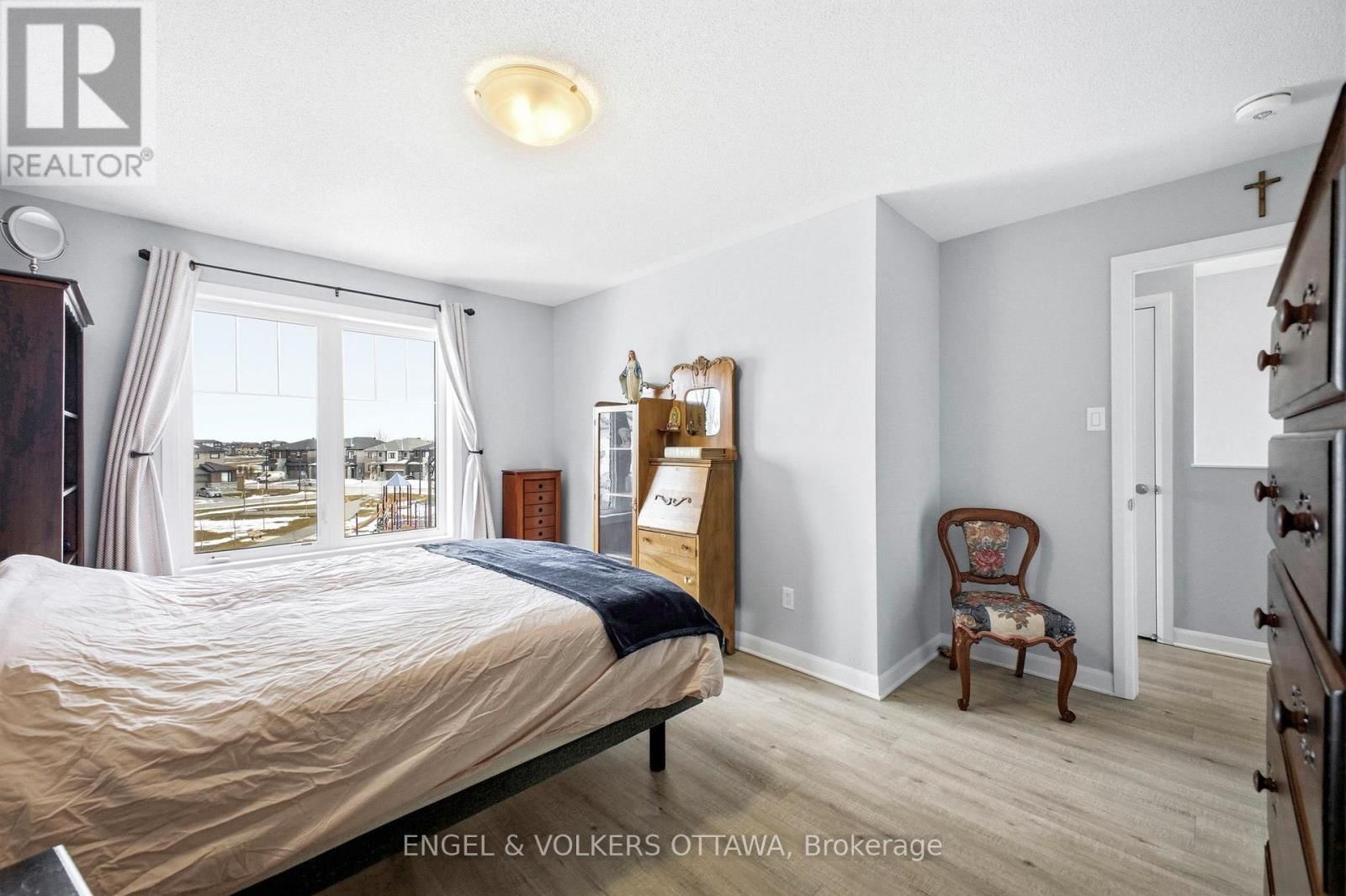 219 LIEBE TERRACE Image 22