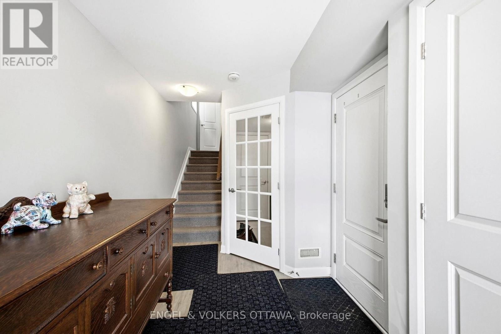 219 LIEBE TERRACE Image 6