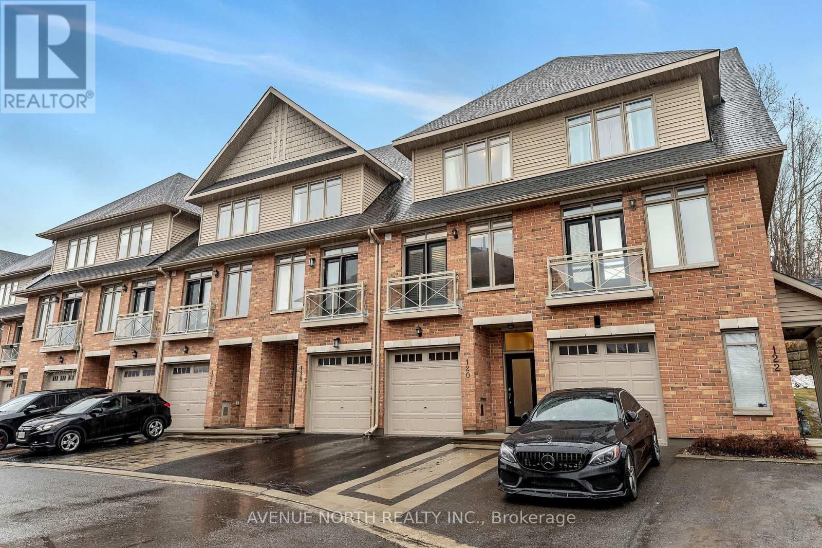 120 LIONEL PRIVATE Image 1