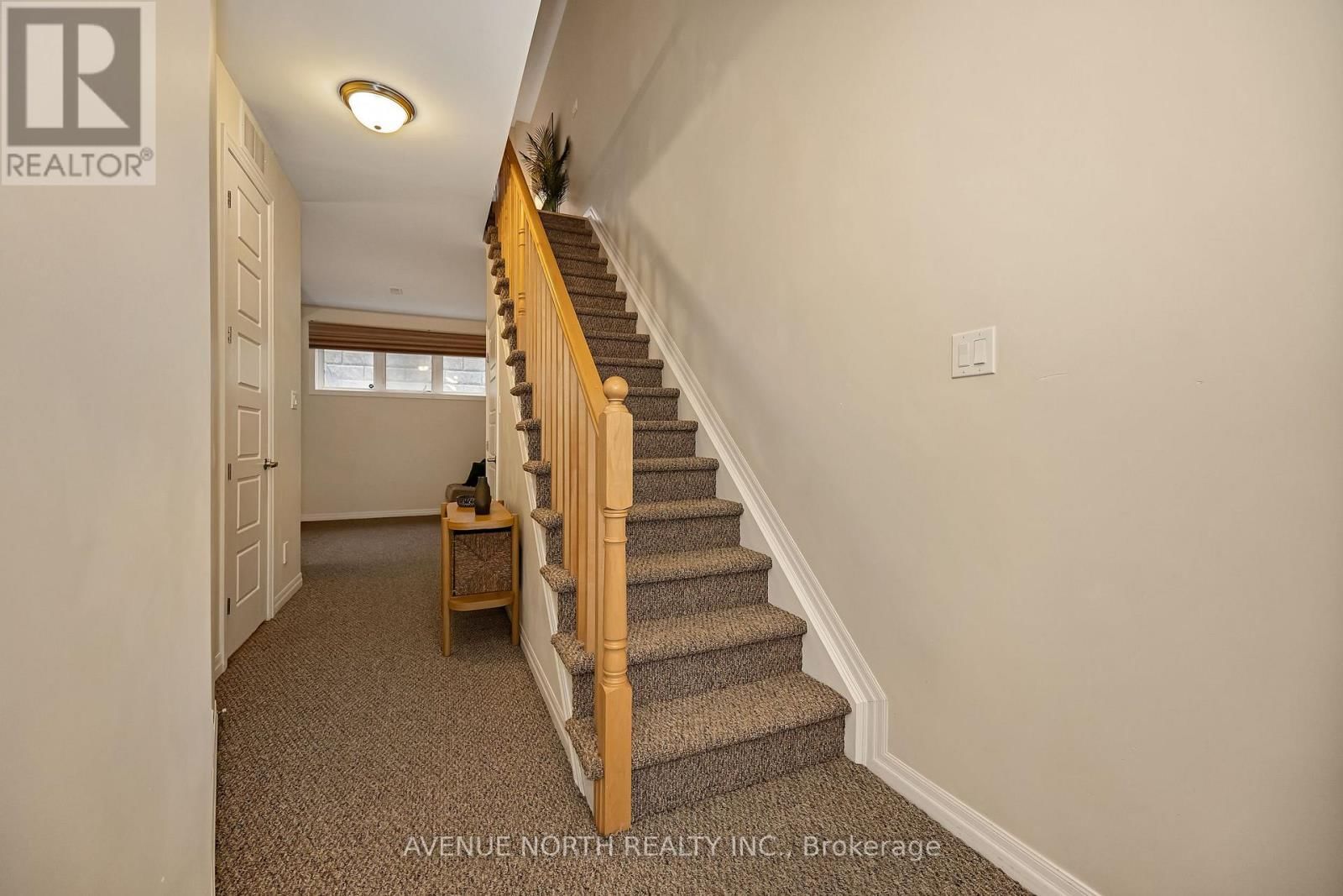 120 LIONEL PRIVATE Image 10