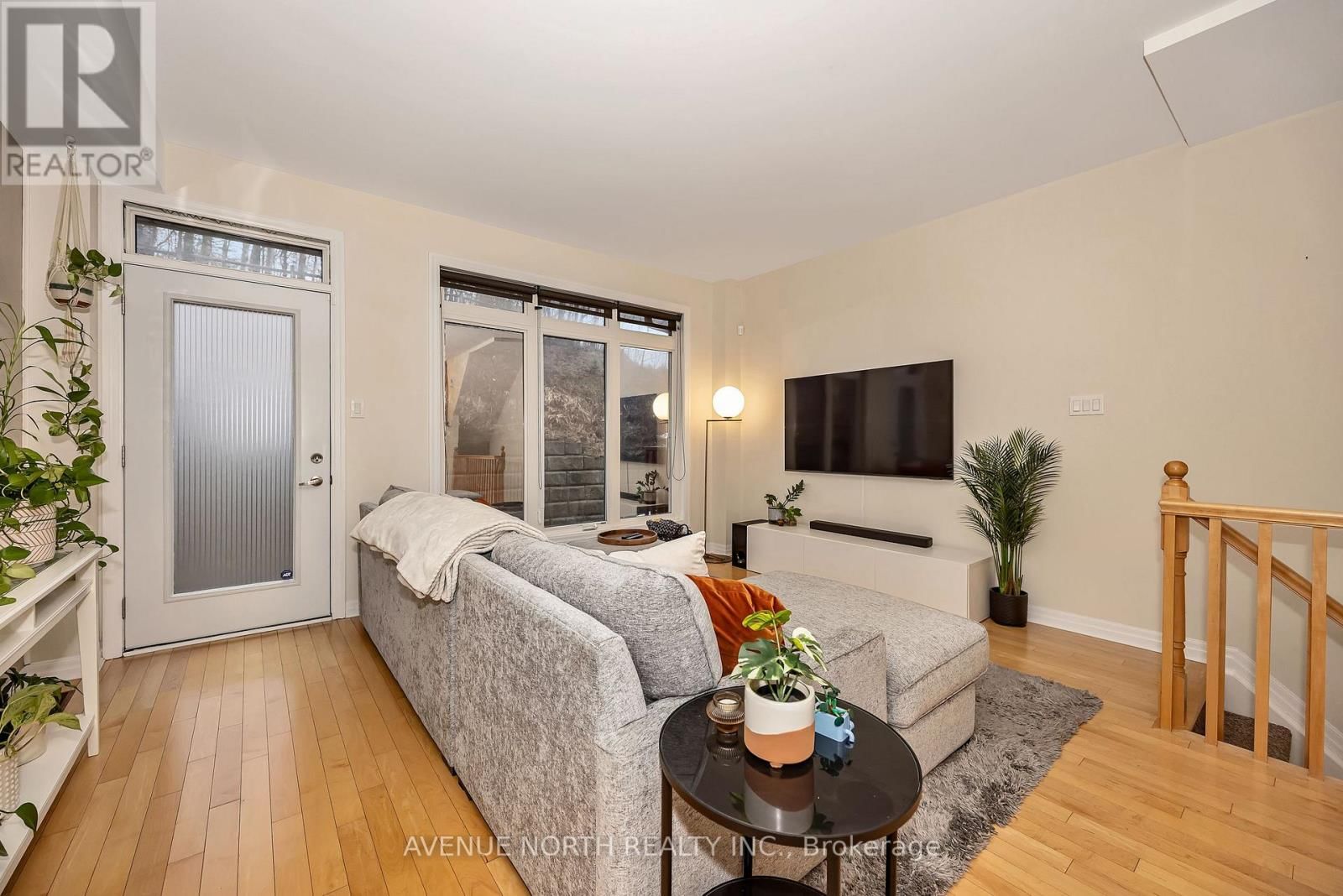 120 LIONEL PRIVATE Image 14