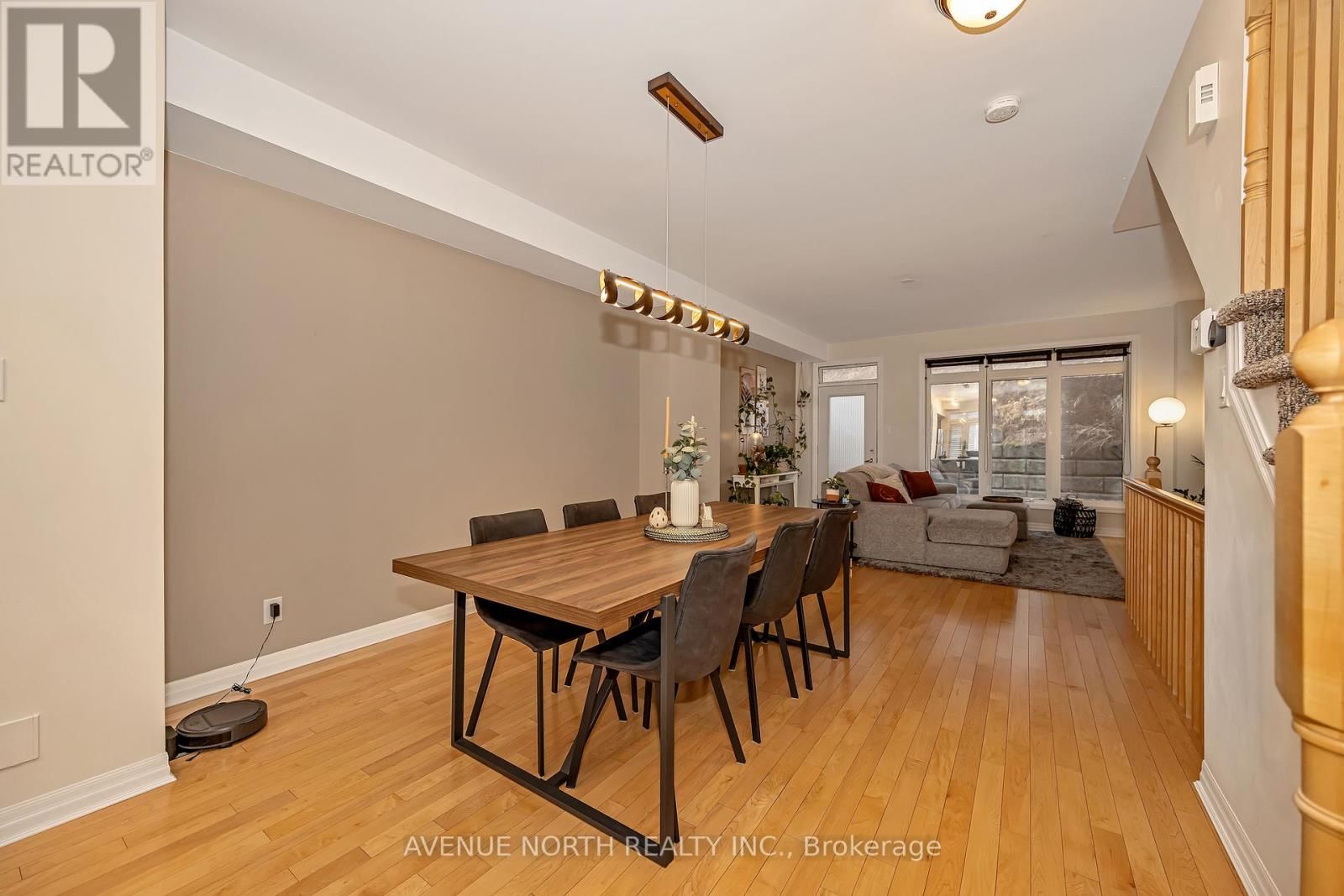 120 LIONEL PRIVATE Image 18