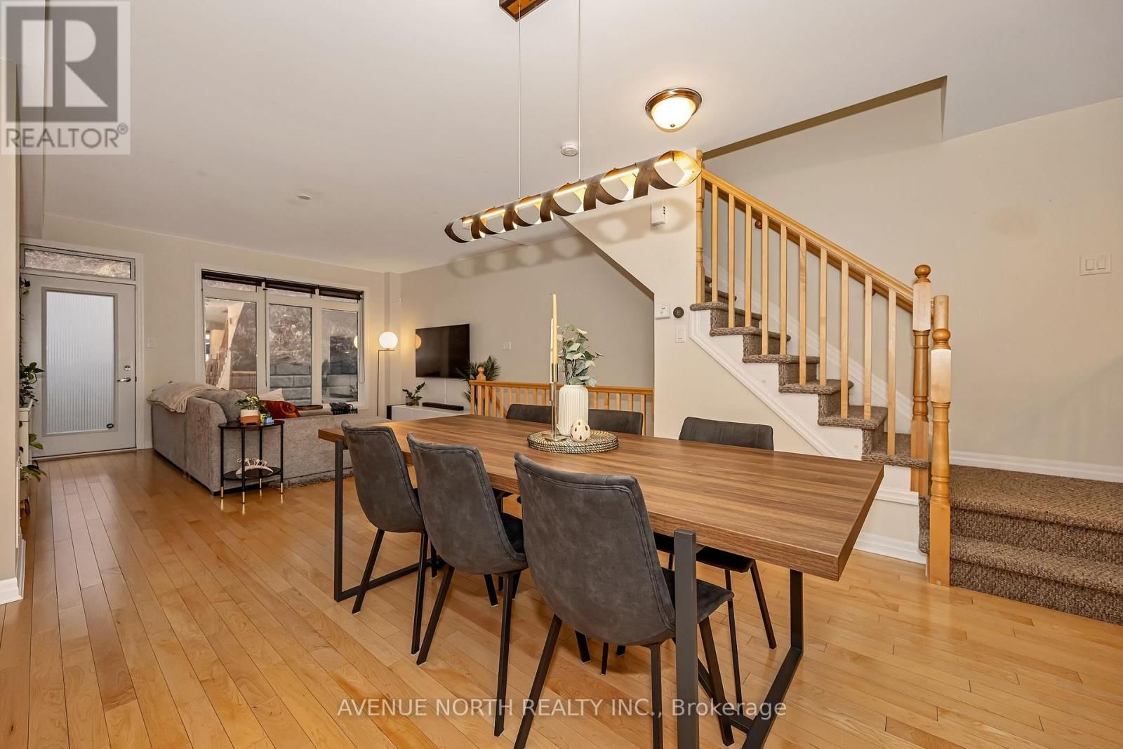 120 LIONEL PRIVATE Image 19