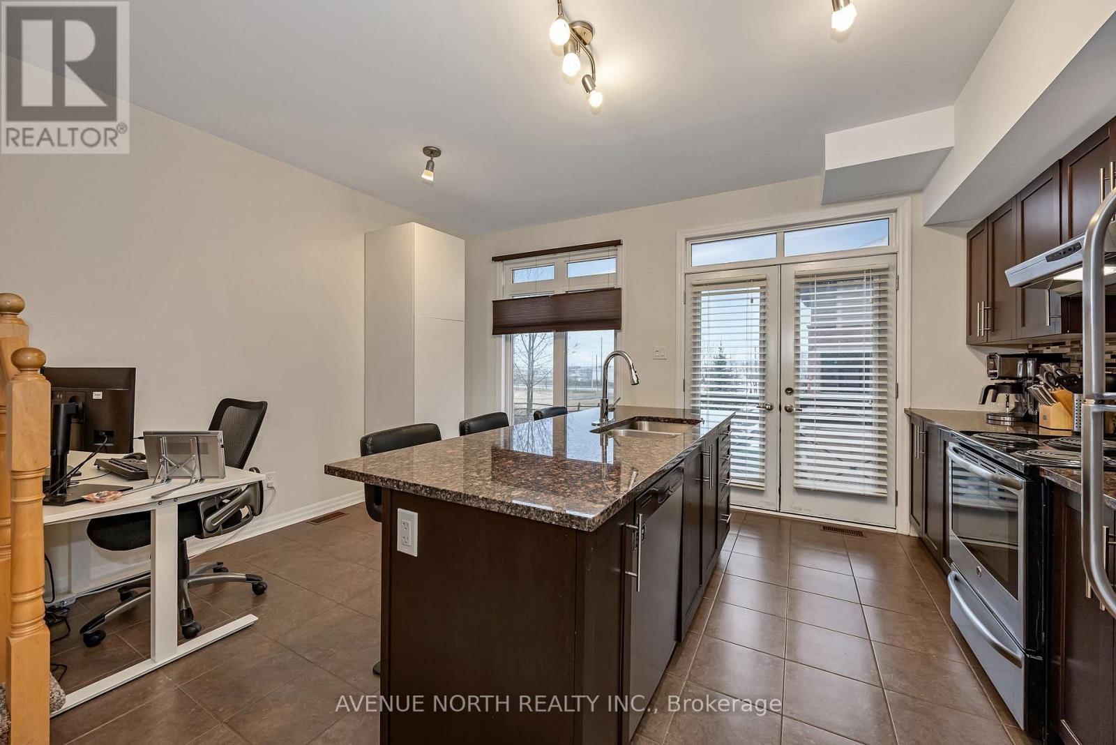 120 LIONEL PRIVATE Image 20