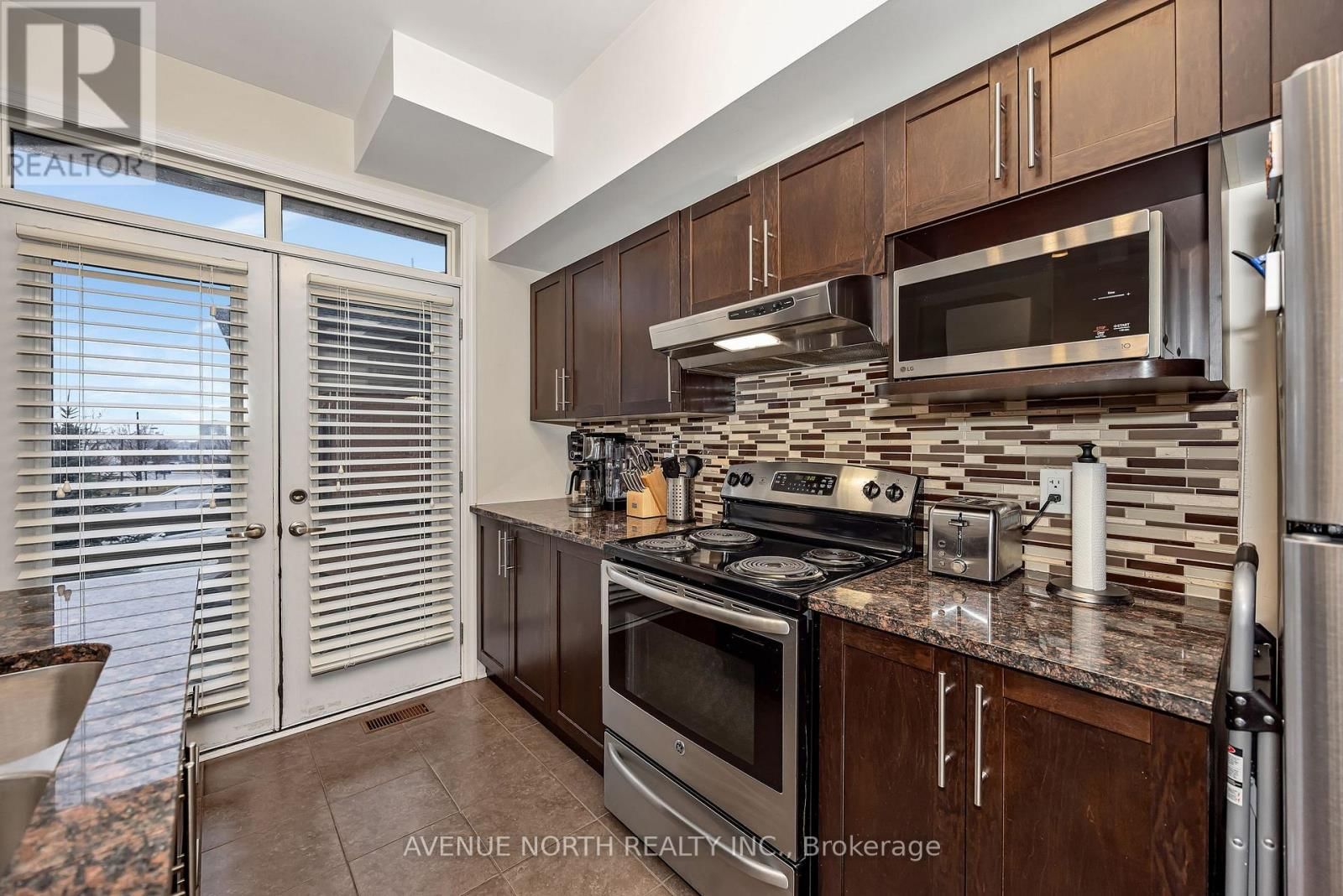 120 LIONEL PRIVATE Image 21