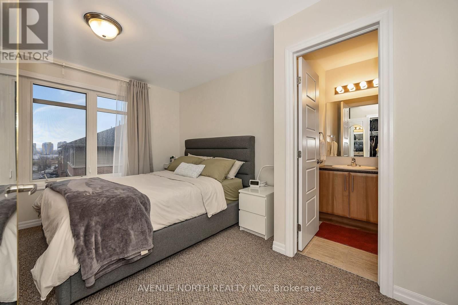 120 LIONEL PRIVATE Image 33