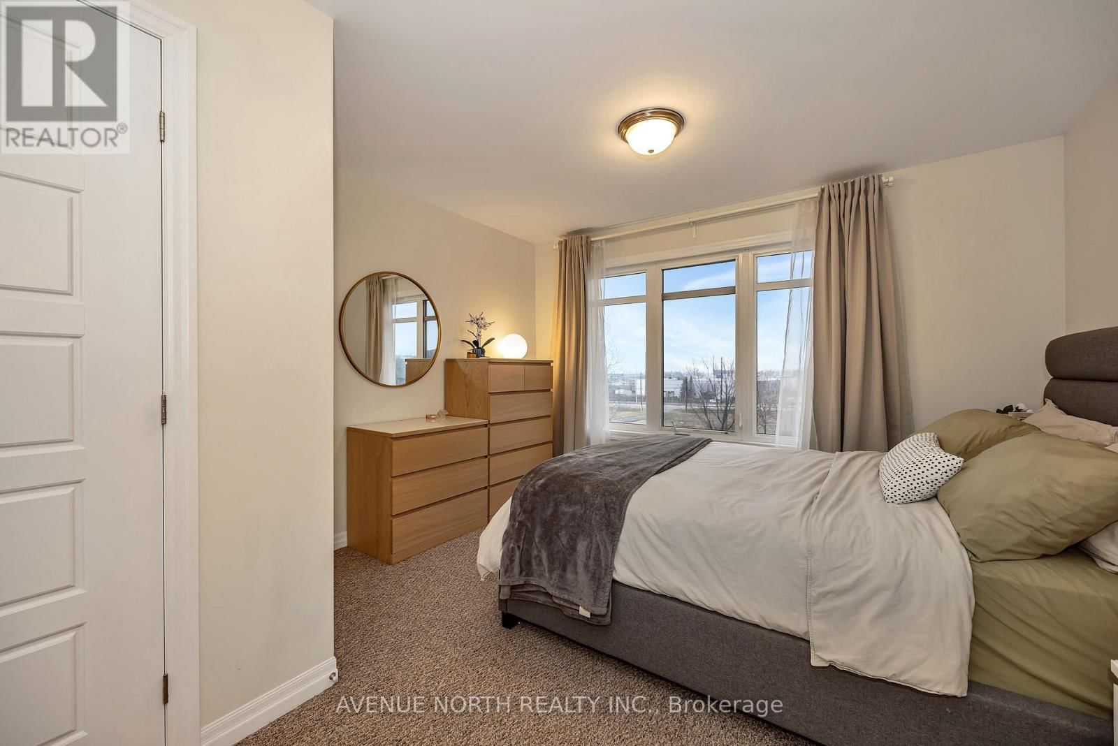 120 LIONEL PRIVATE Image 34