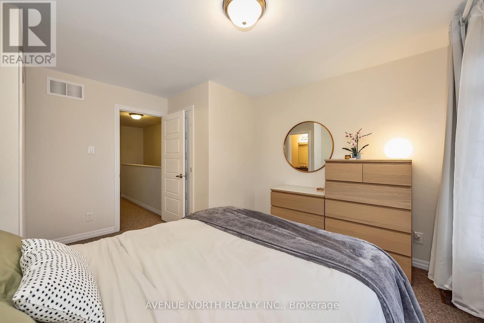 120 LIONEL PRIVATE Image 35