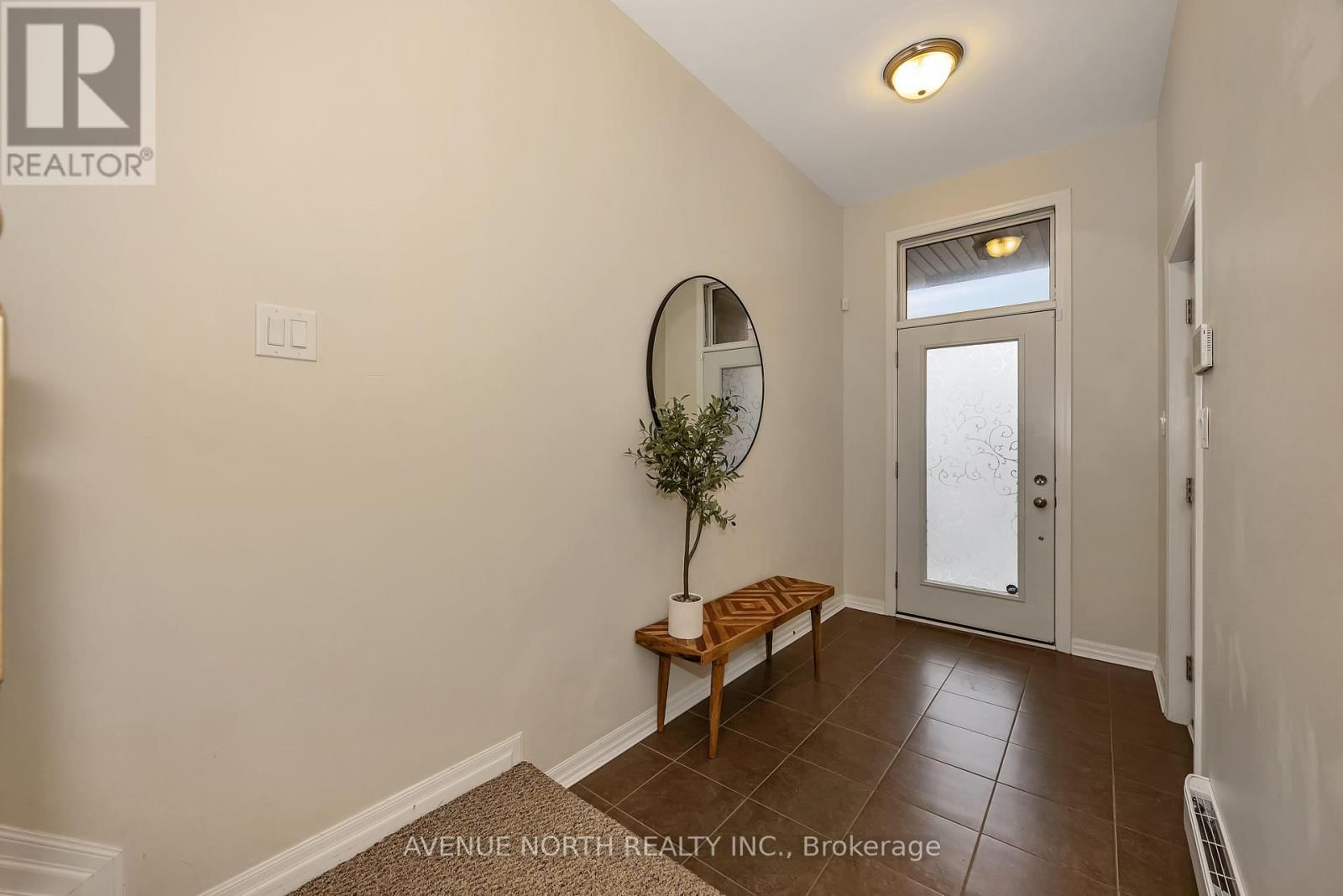 120 LIONEL PRIVATE Image 5