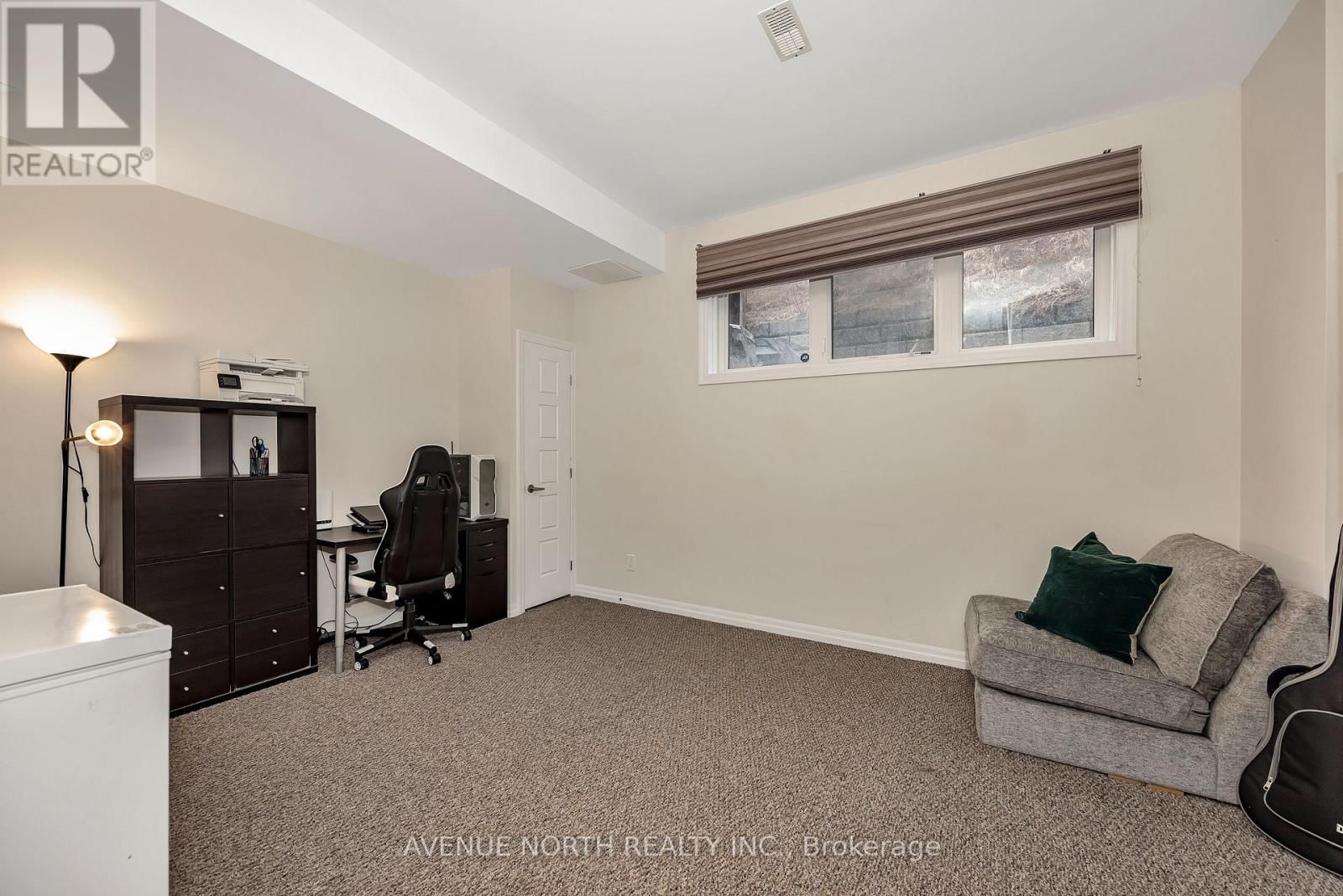 120 LIONEL PRIVATE Image 6