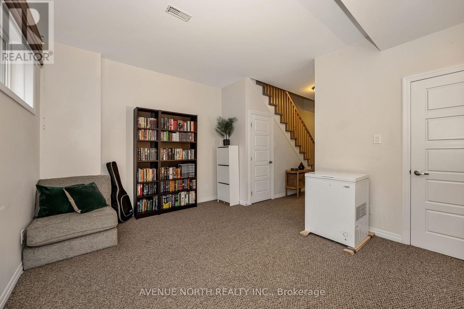 120 LIONEL PRIVATE Image 7