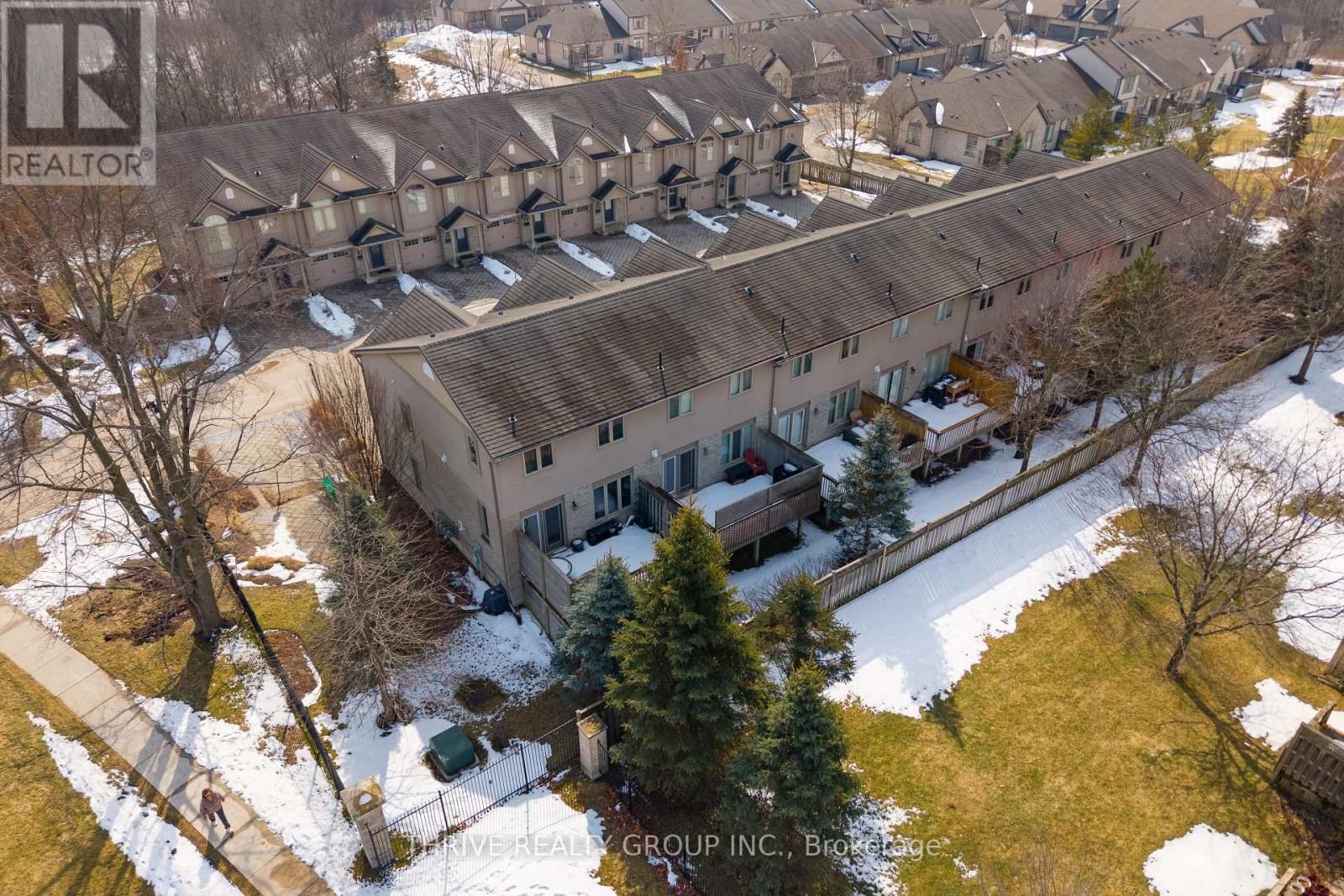 2 - 582 HYDE PARK ROAD Image 33