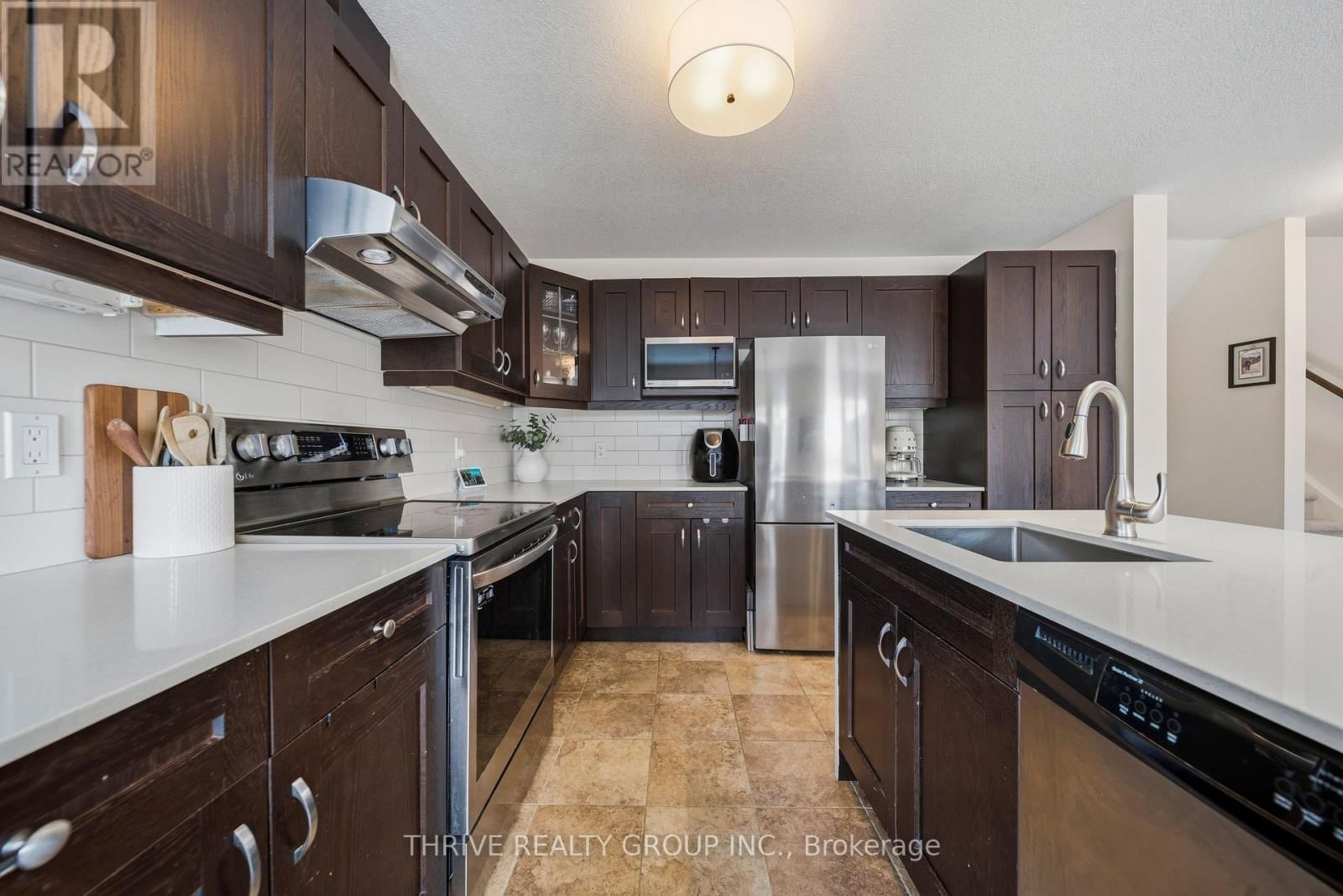 2 - 582 HYDE PARK ROAD Image 8