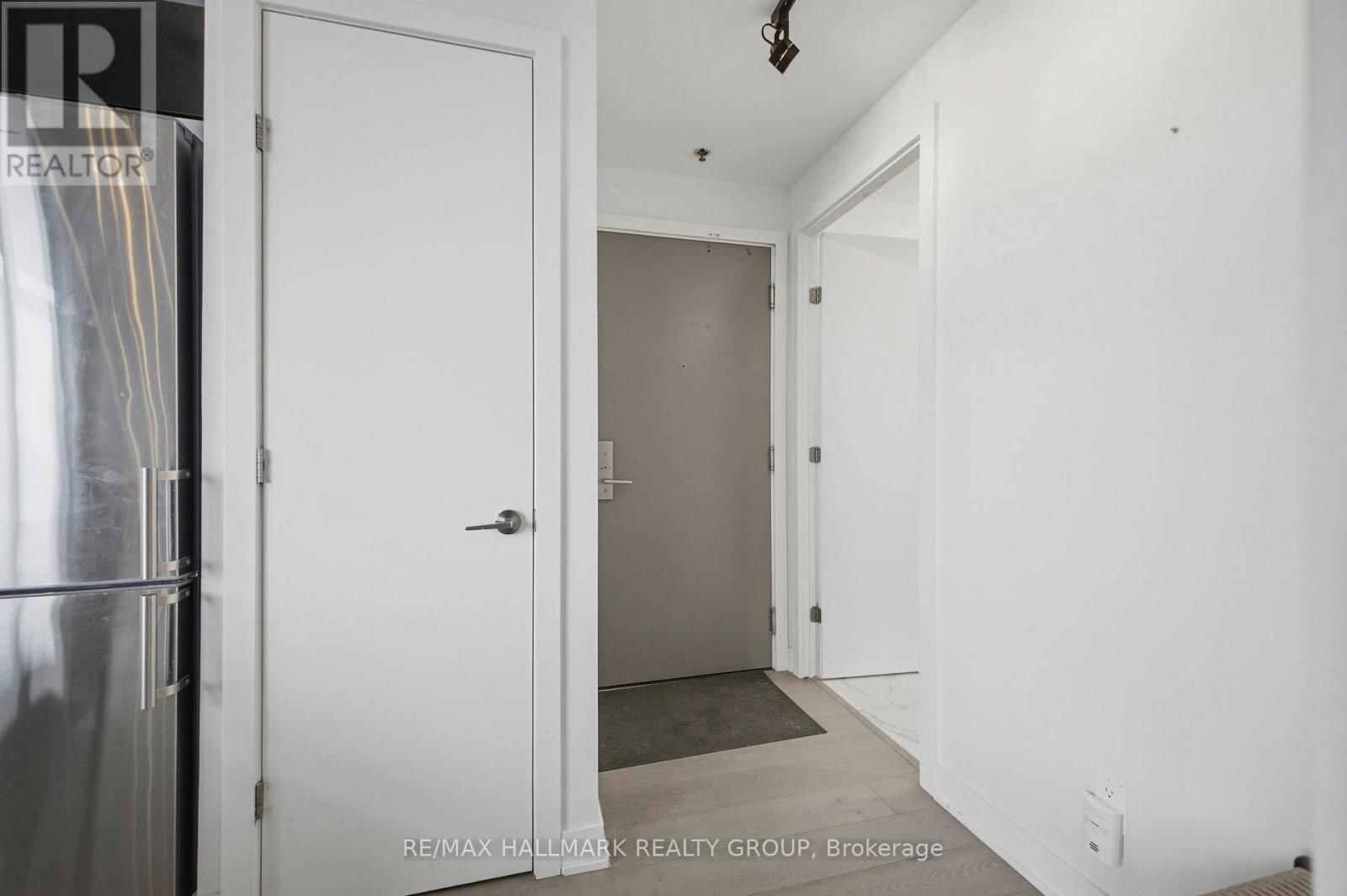 1001 - 203 CATHERINE STREET Image 3