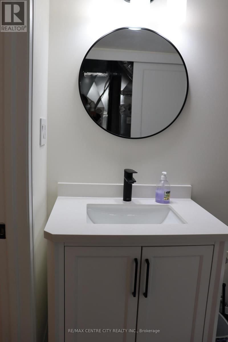 2966 TURNER CRESCENT Image 11