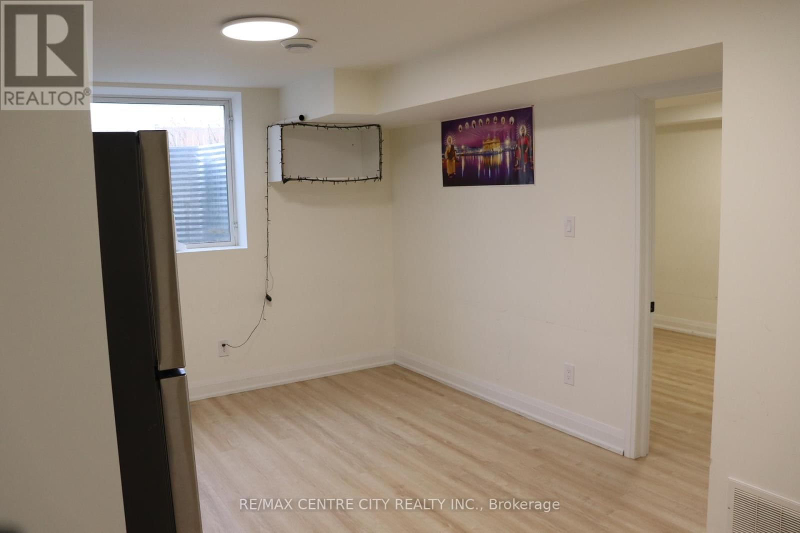 2966 TURNER CRESCENT Image 3