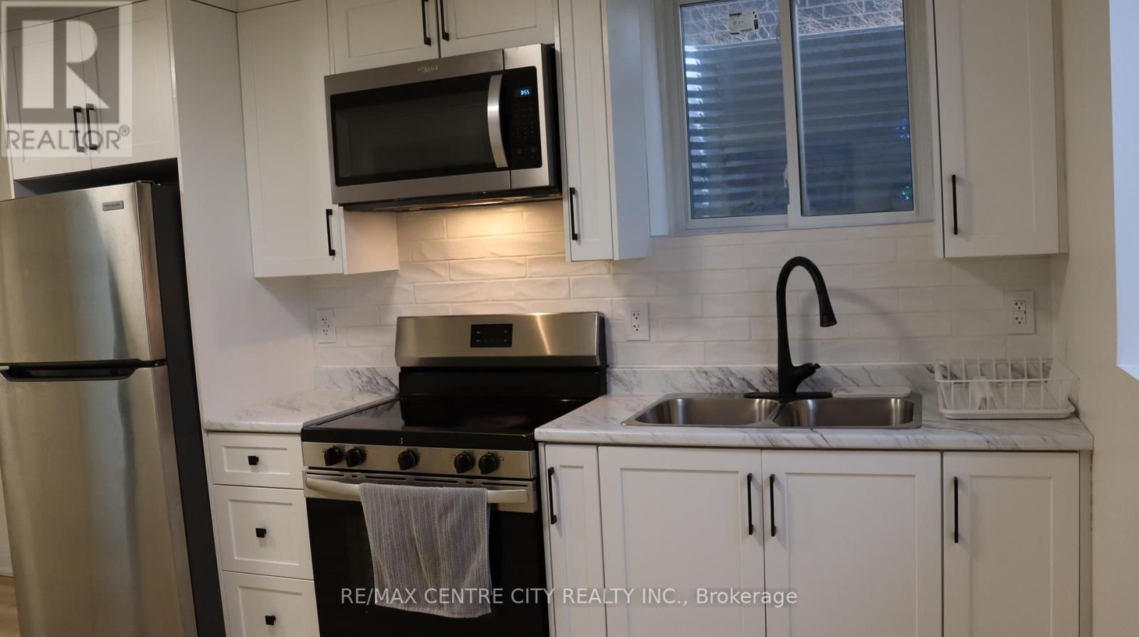 2966 TURNER CRESCENT Image 4