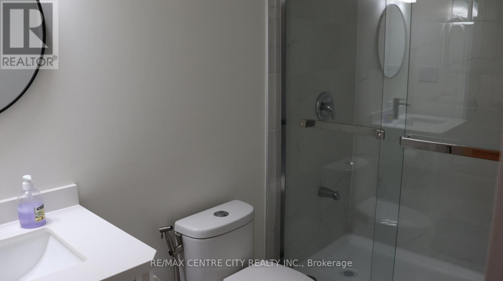 2966 TURNER CRESCENT Image 5