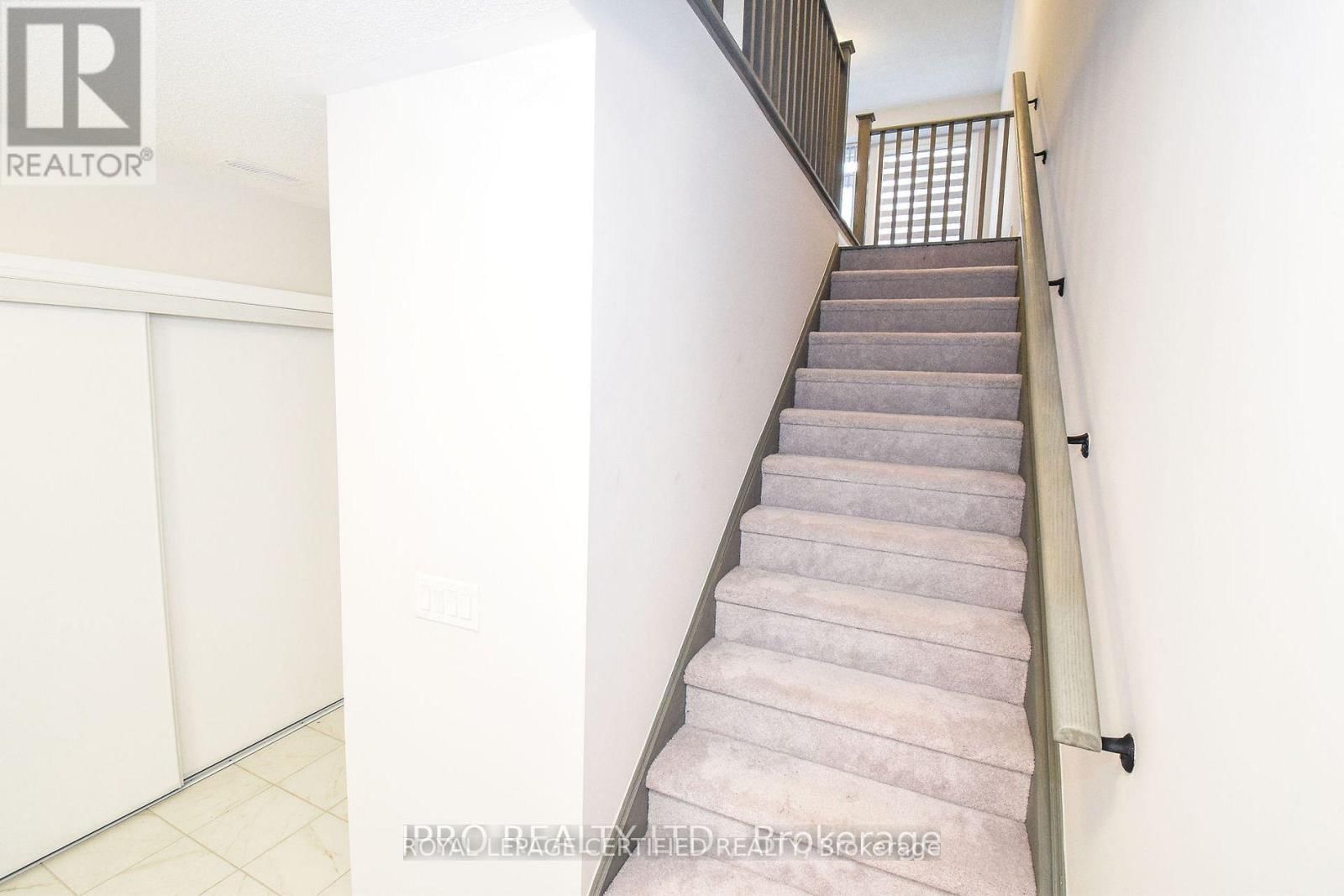 404 - 585 COLBORNE STREET EAST Image 8