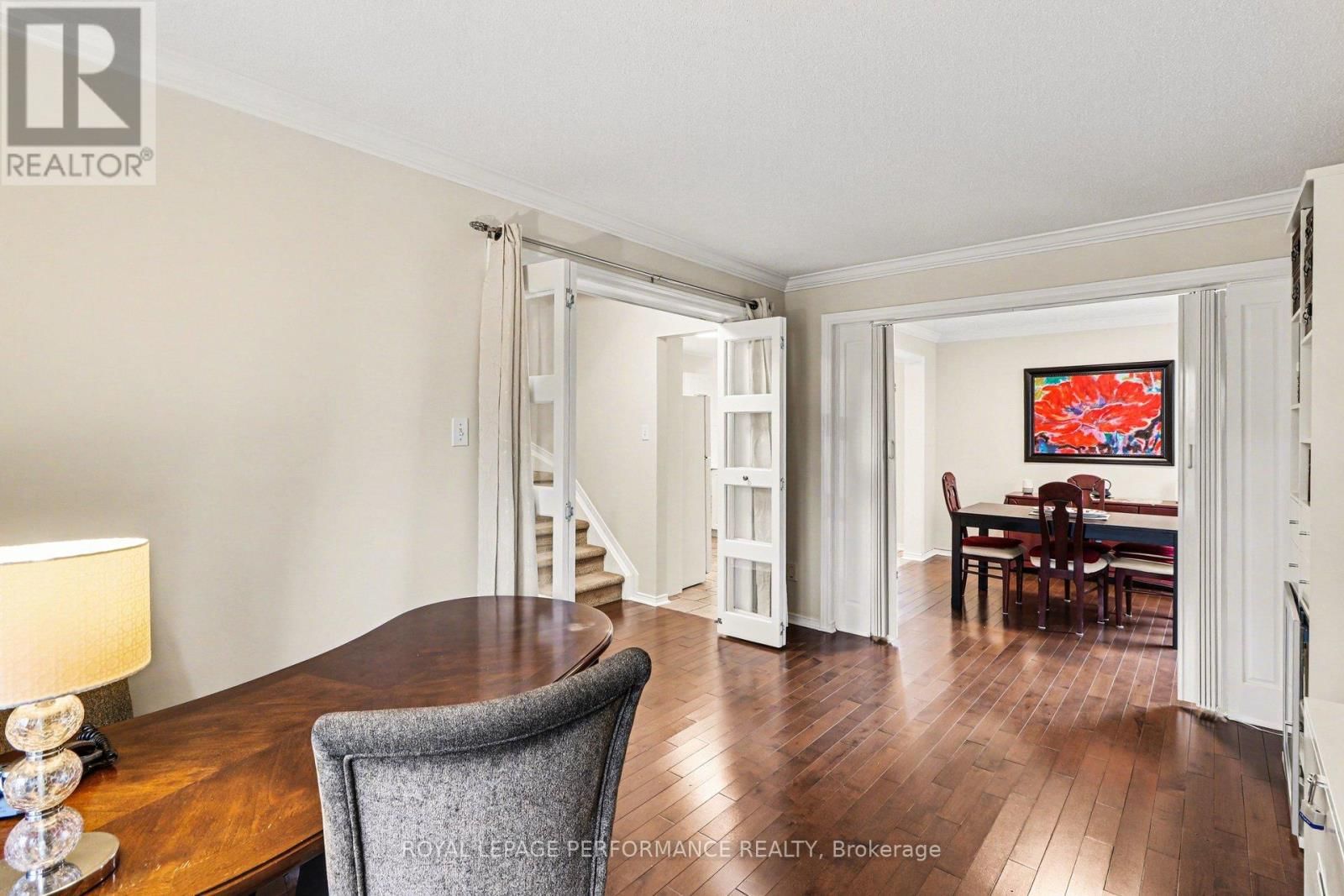 897 PARADISE CRESCENT Image 12