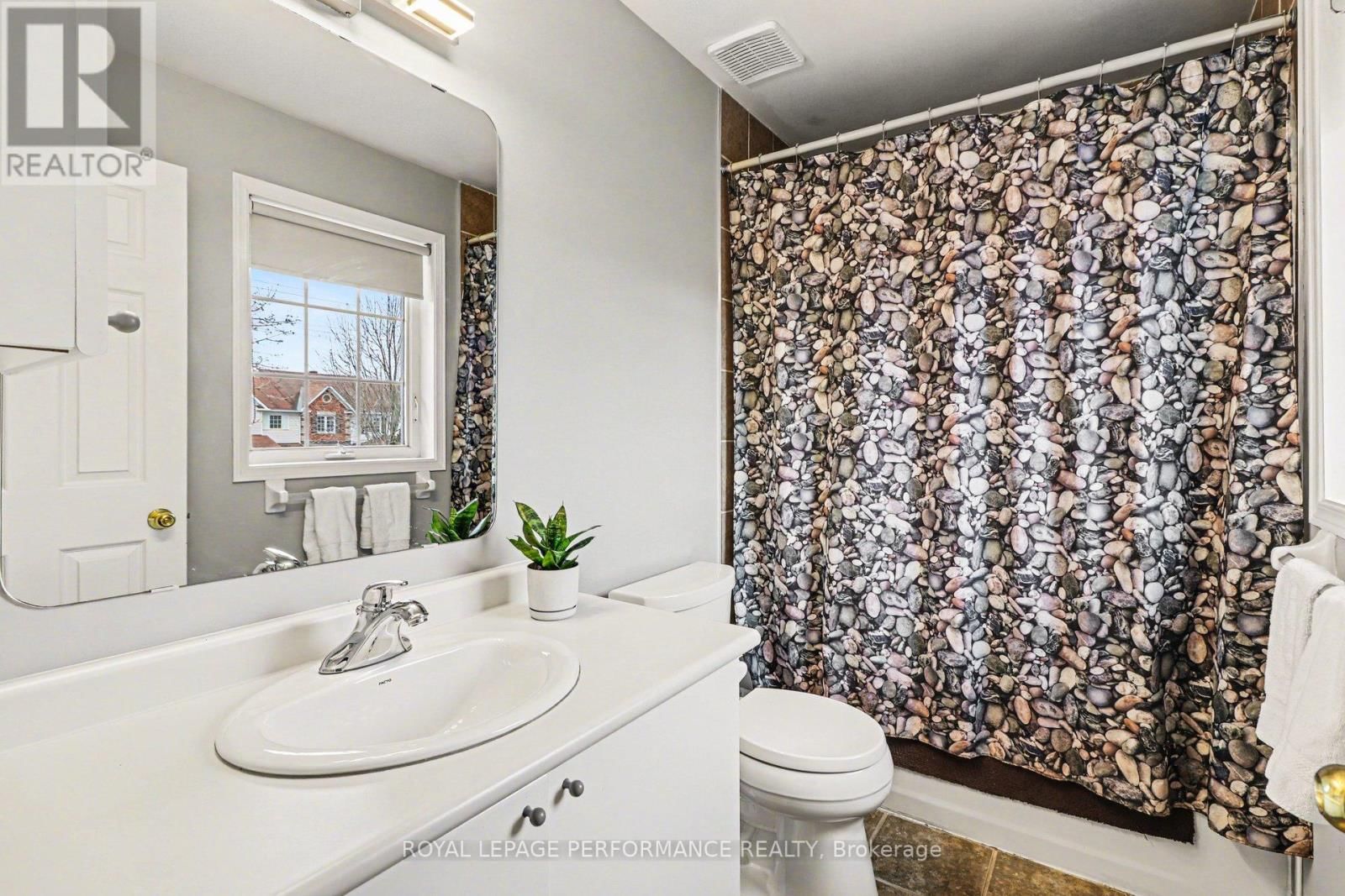 897 PARADISE CRESCENT Image 15