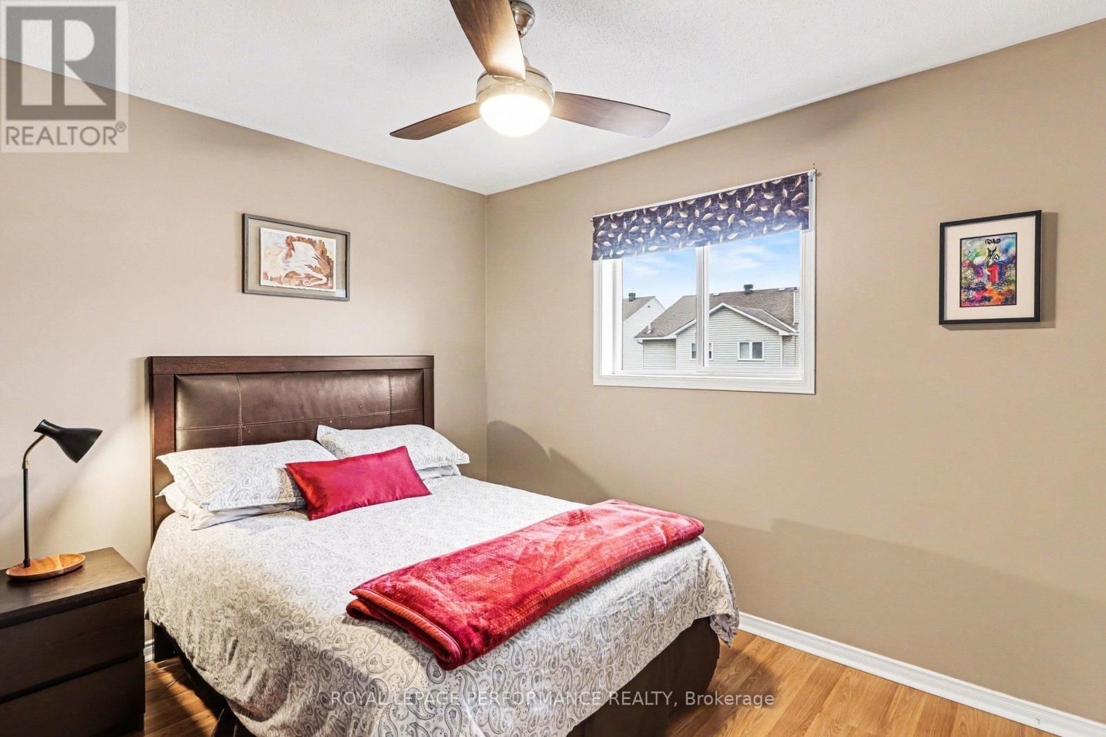 897 PARADISE CRESCENT Image 16