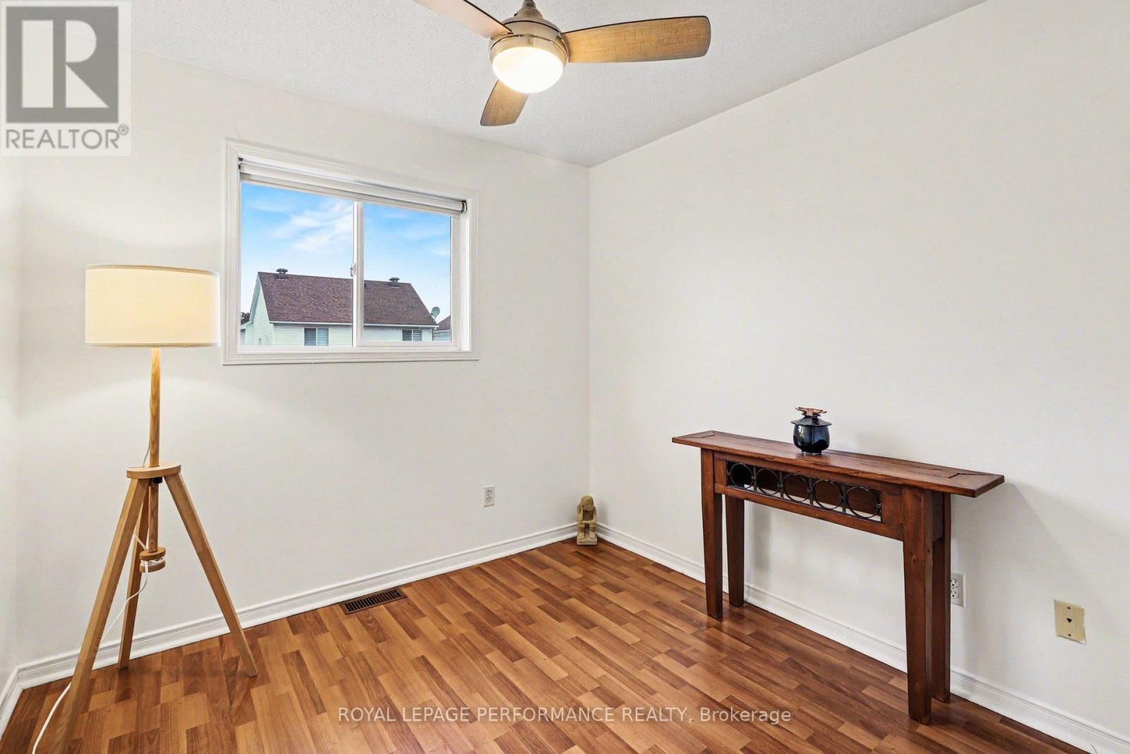 897 PARADISE CRESCENT Image 17