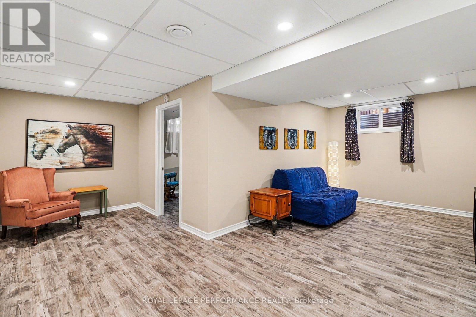 897 PARADISE CRESCENT Image 19