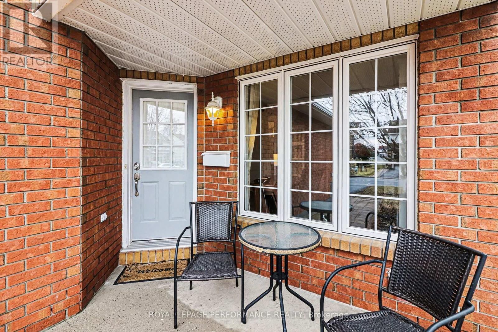 897 PARADISE CRESCENT Image 2