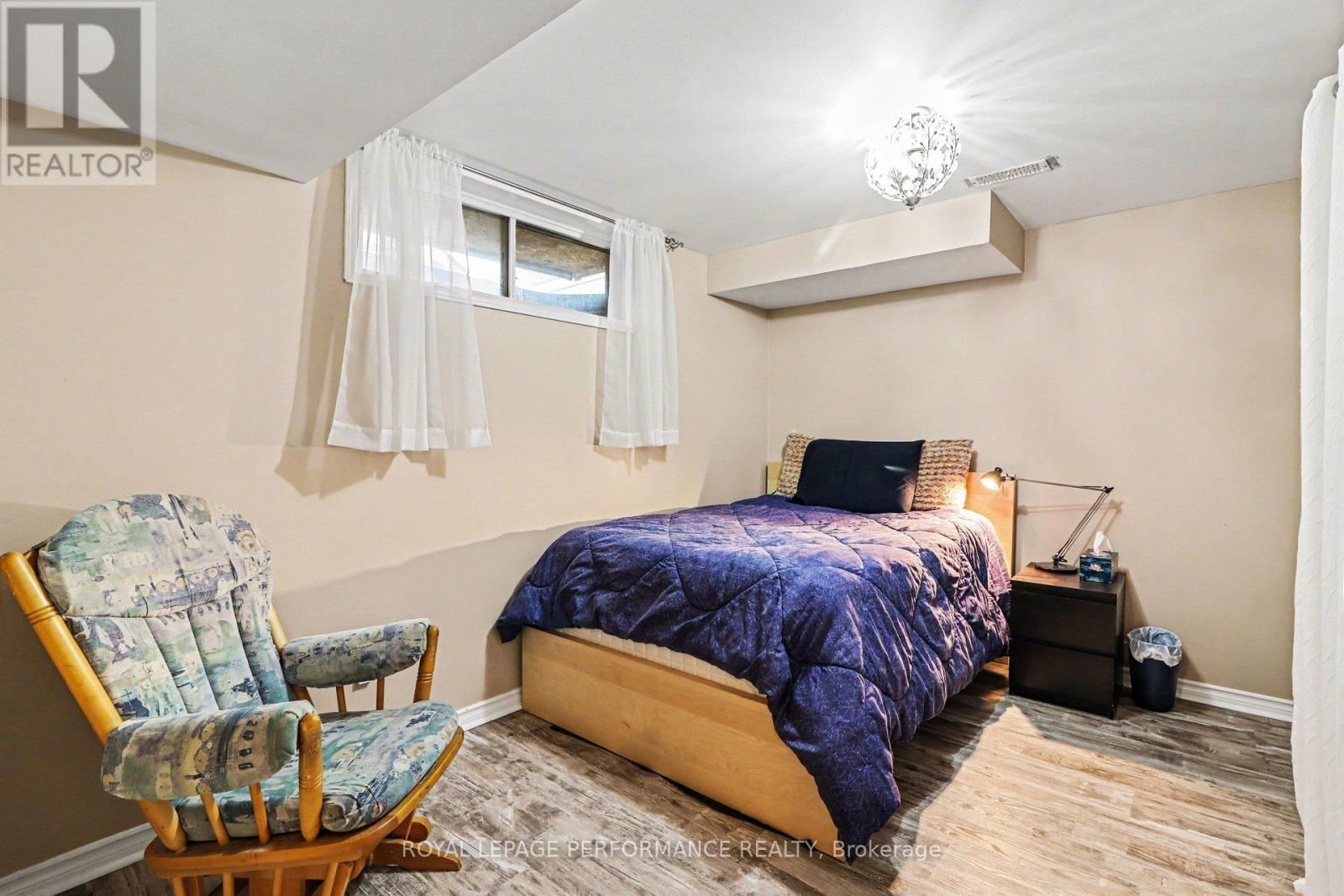 897 PARADISE CRESCENT Image 21