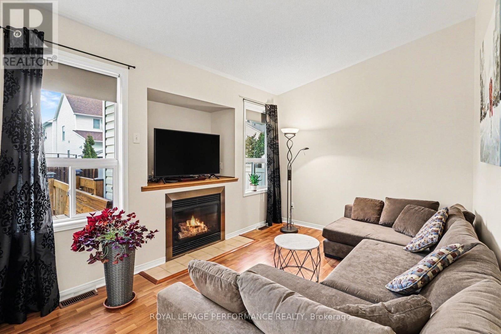 897 PARADISE CRESCENT Image 4