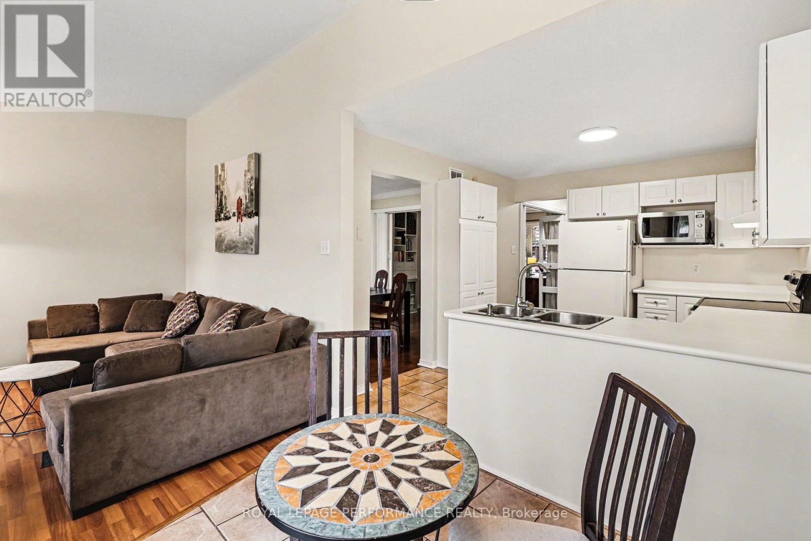 897 PARADISE CRESCENT Image 5