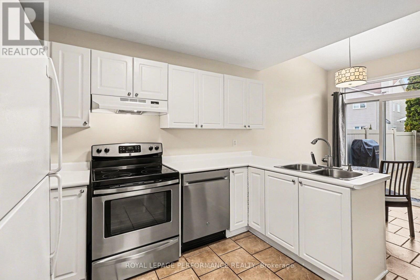 897 PARADISE CRESCENT Image 8