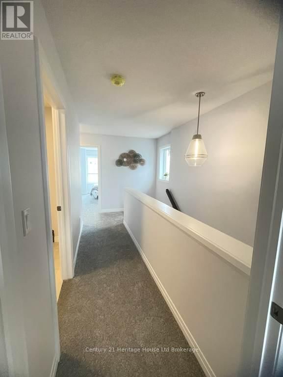 311 KADING CRESCENT Image 13