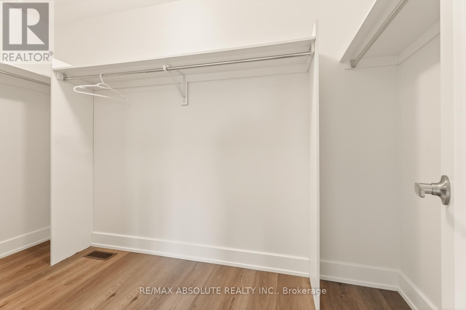 8 TABER STREET Image 20