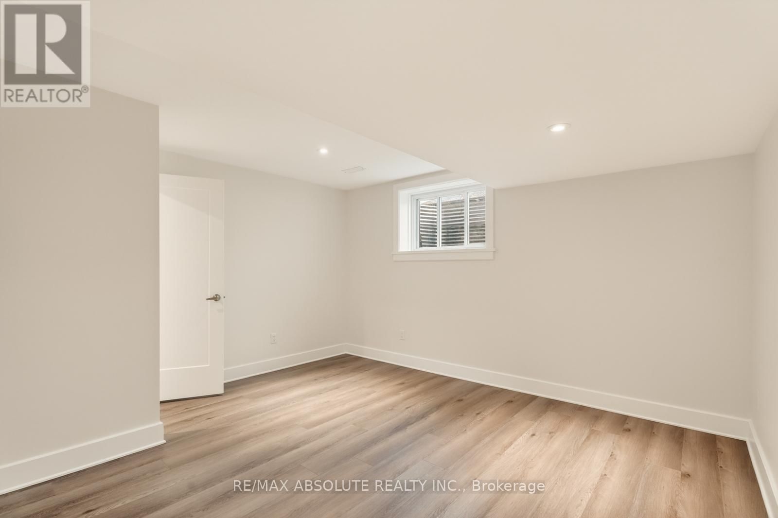 8 TABER STREET Image 26