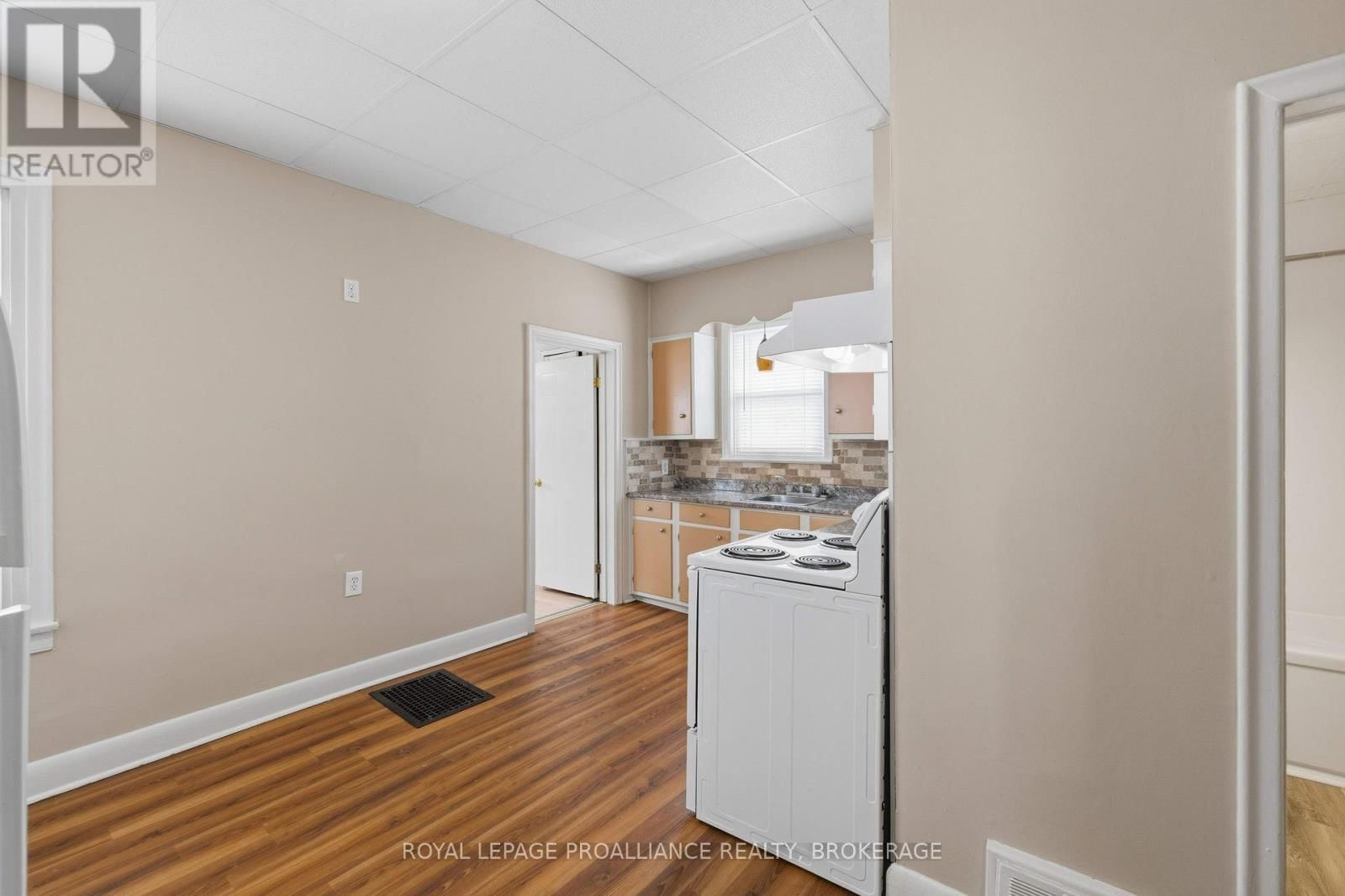 624 PRINCESS STREET Image 19